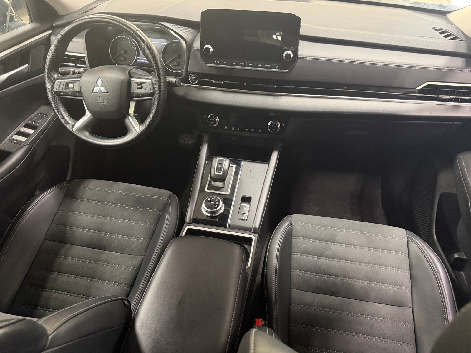 Thumbnail: 2024 Mitsubishi Outlander - 2