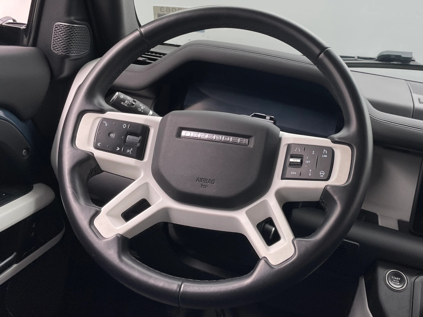 Thumbnail: 2024 Land Rover Defender - 4