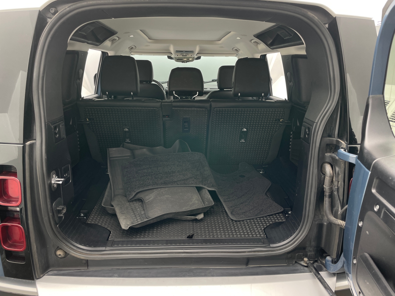 Thumbnail: 2024 Land Rover Defender - 6