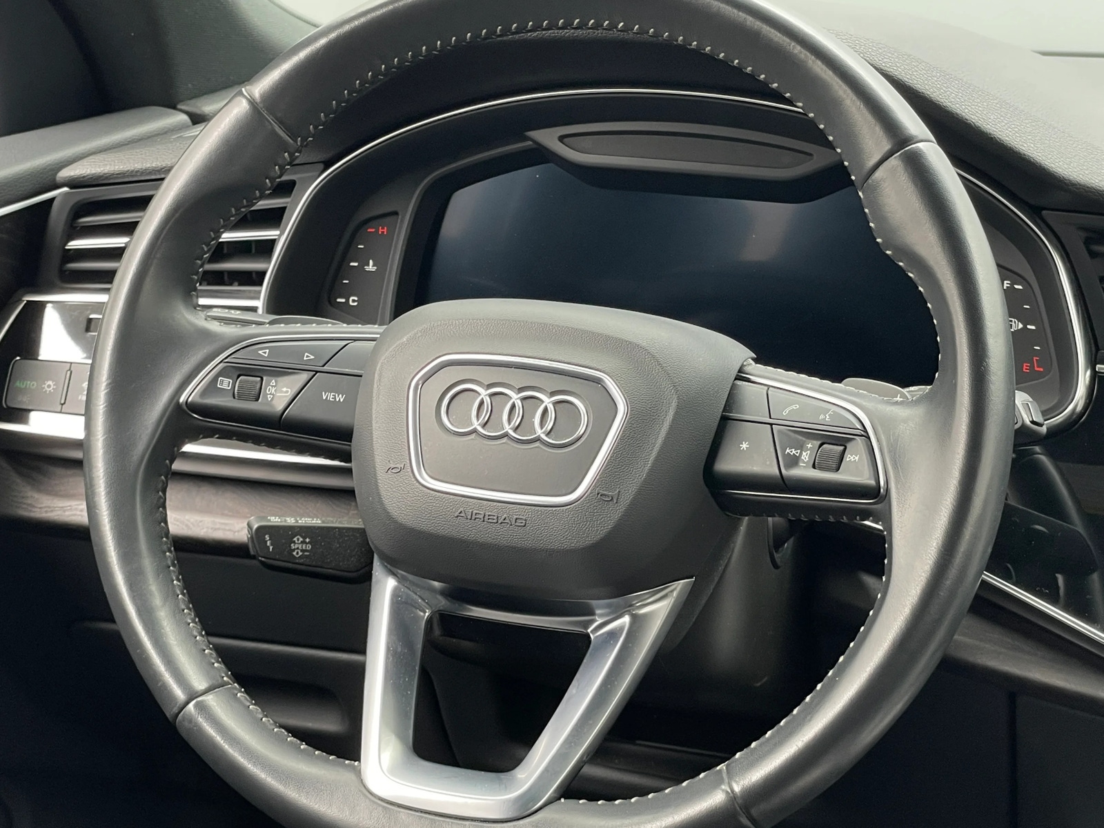 Thumbnail: 2020 Audi Q8 - 4