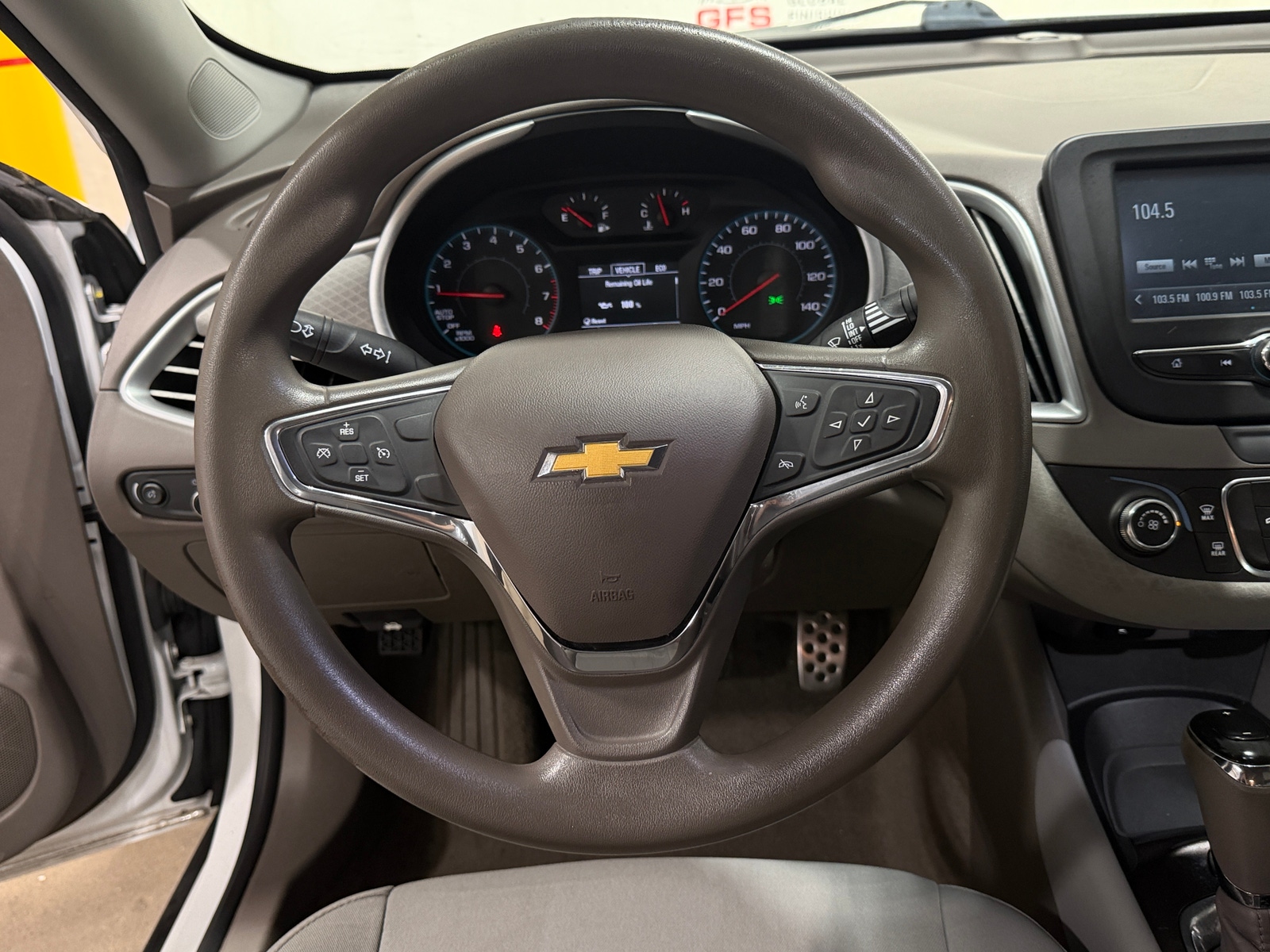 Thumbnail: 2017 Chevrolet Malibu - 5
