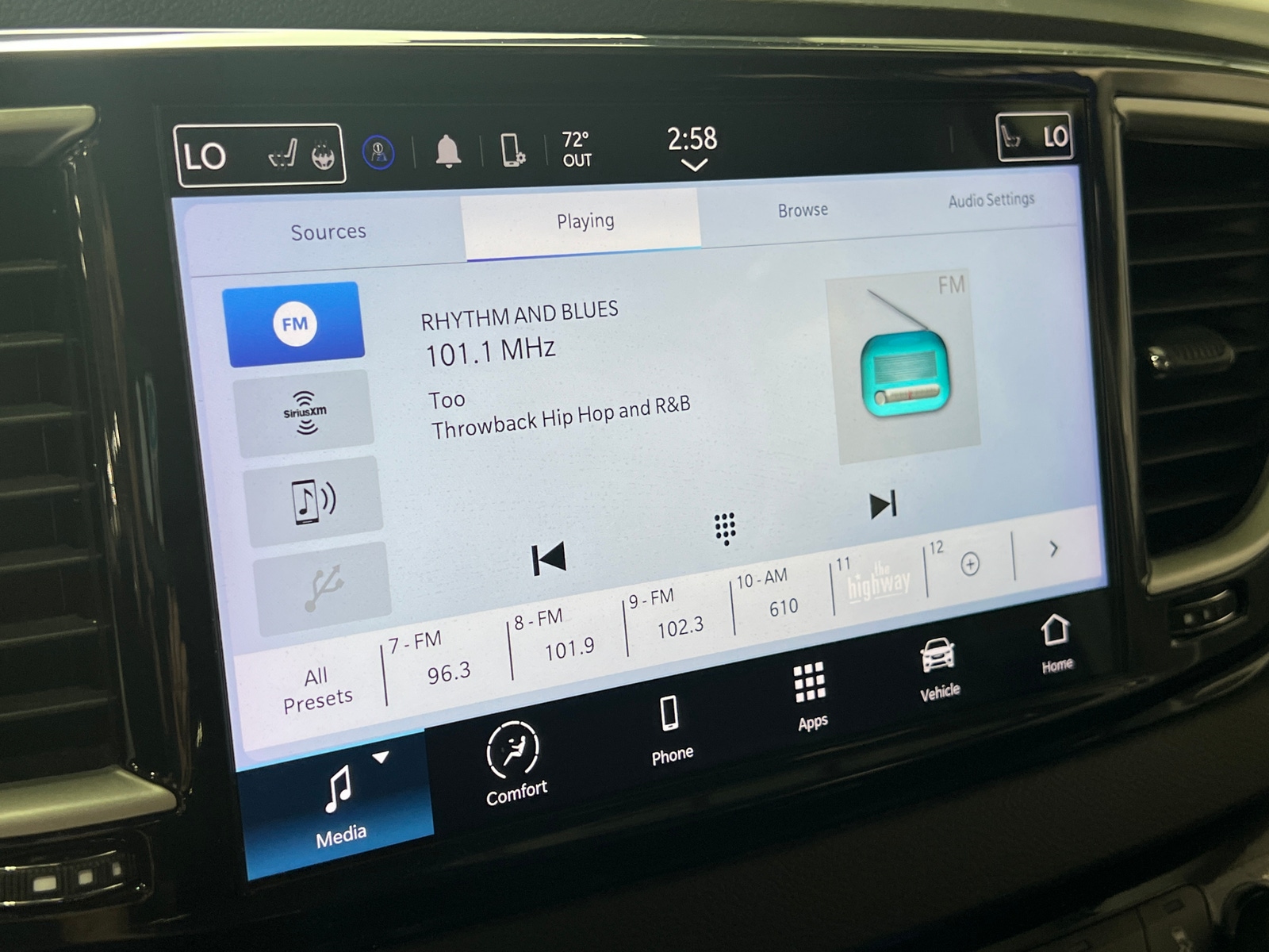 Thumbnail: 2024 Chrysler Pacifica - 3