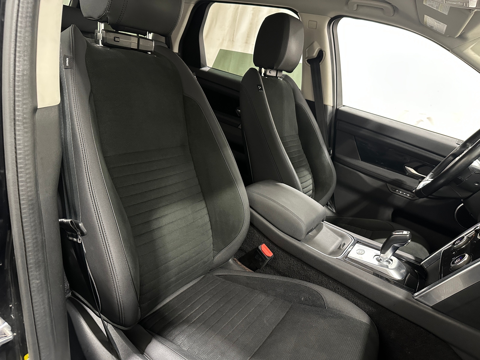Thumbnail: 2020 Land Rover Discovery Sport - 2