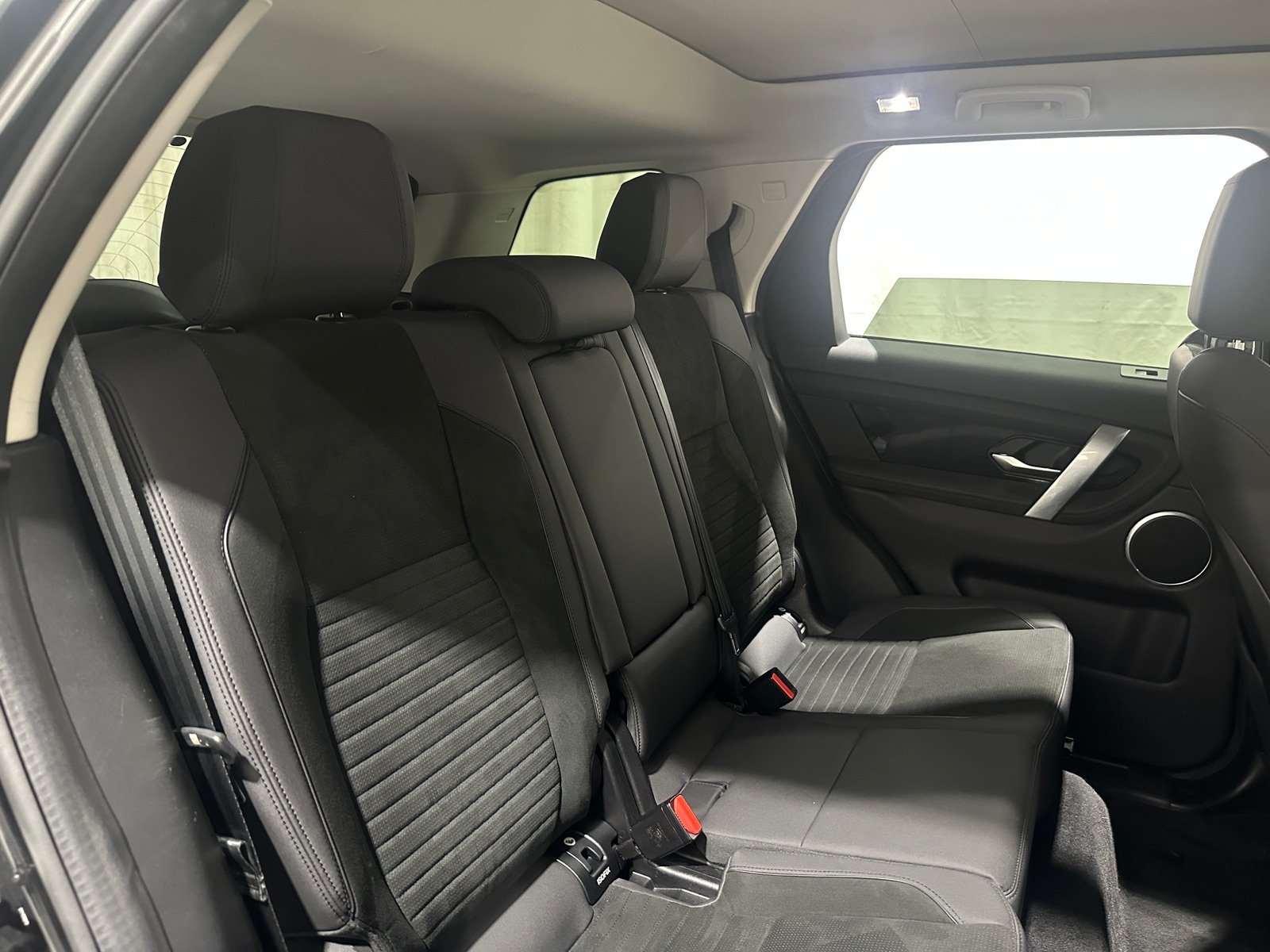 Thumbnail: 2020 Land Rover Discovery Sport - 6