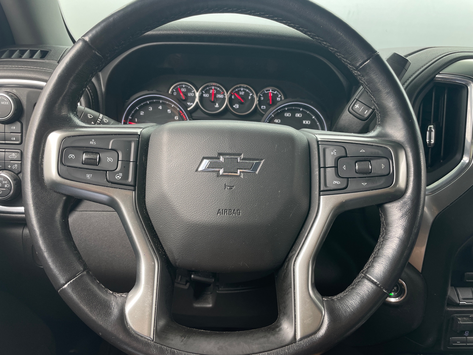 Thumbnail: 2020 Chevrolet Silverado 1500 - 4