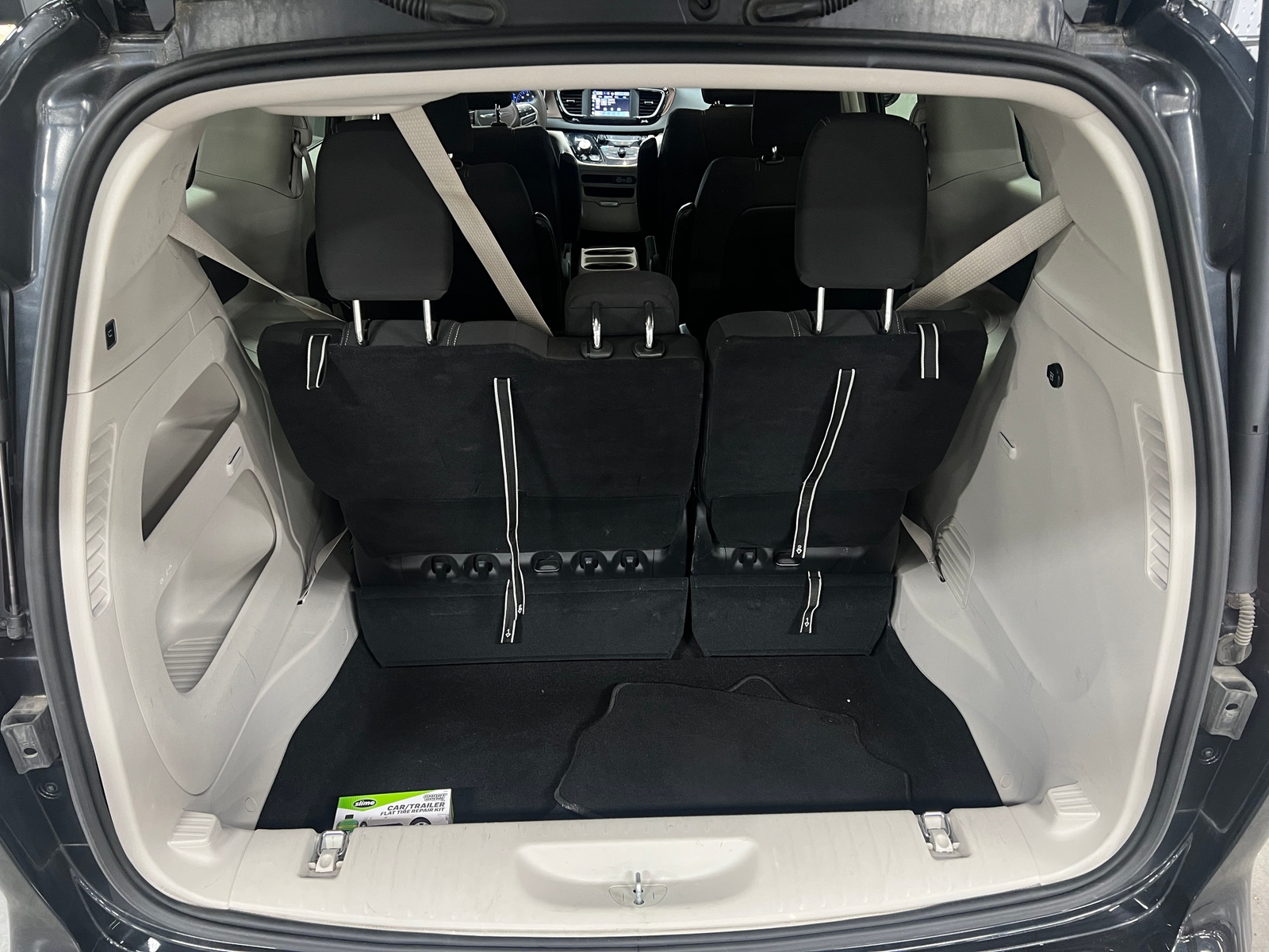 Thumbnail: 2023 Chrysler Voyager - 7