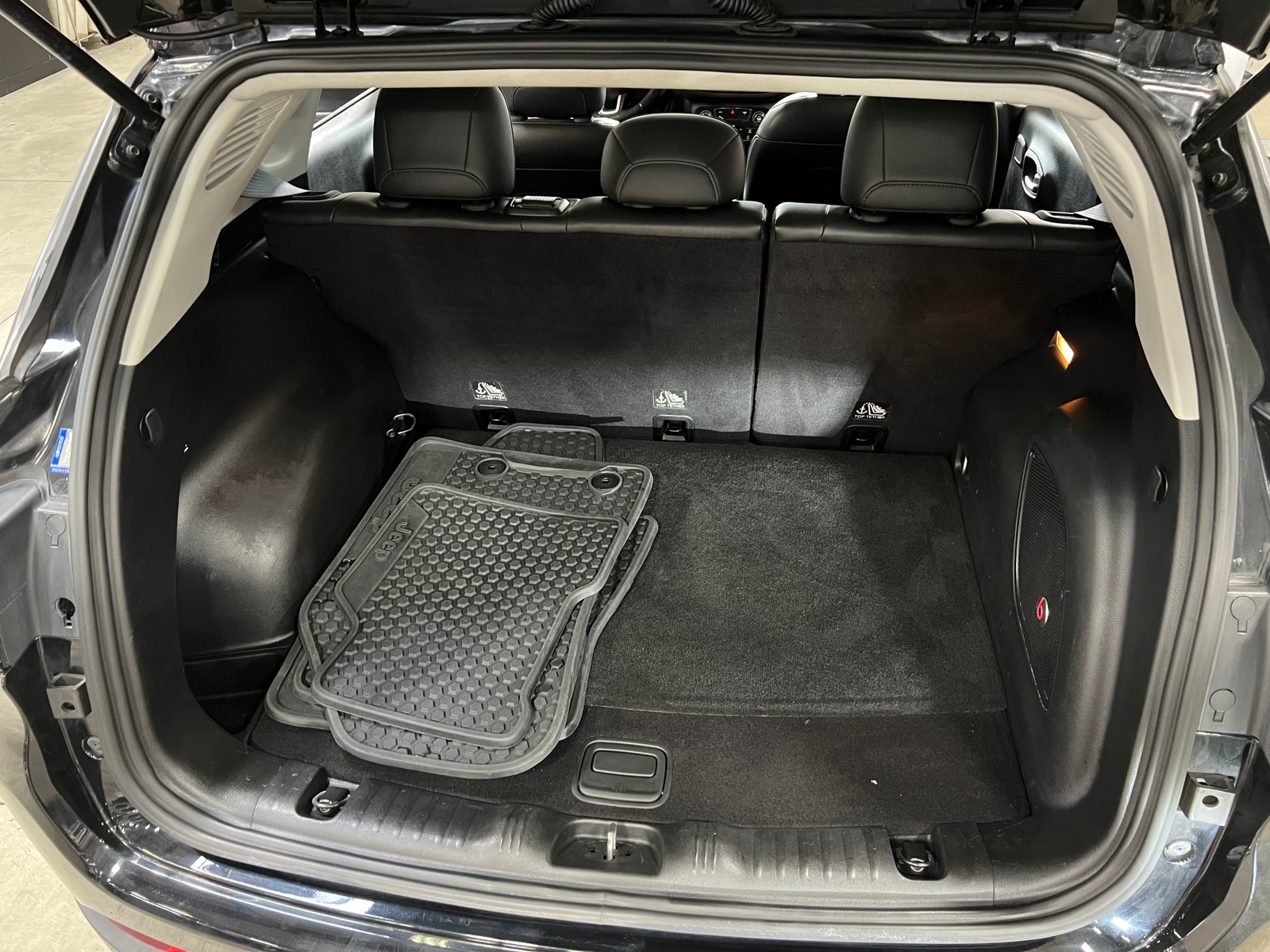 Thumbnail: 2018 Jeep Compass - 6