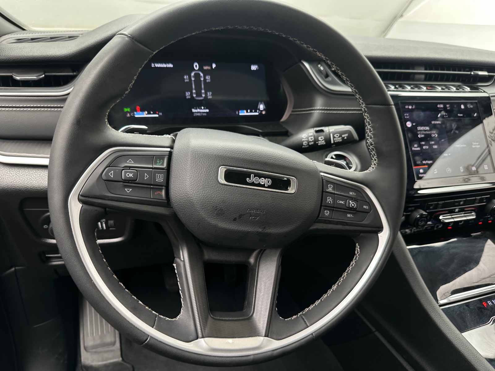 Thumbnail: 2023 Jeep Grand Cherokee L - 4