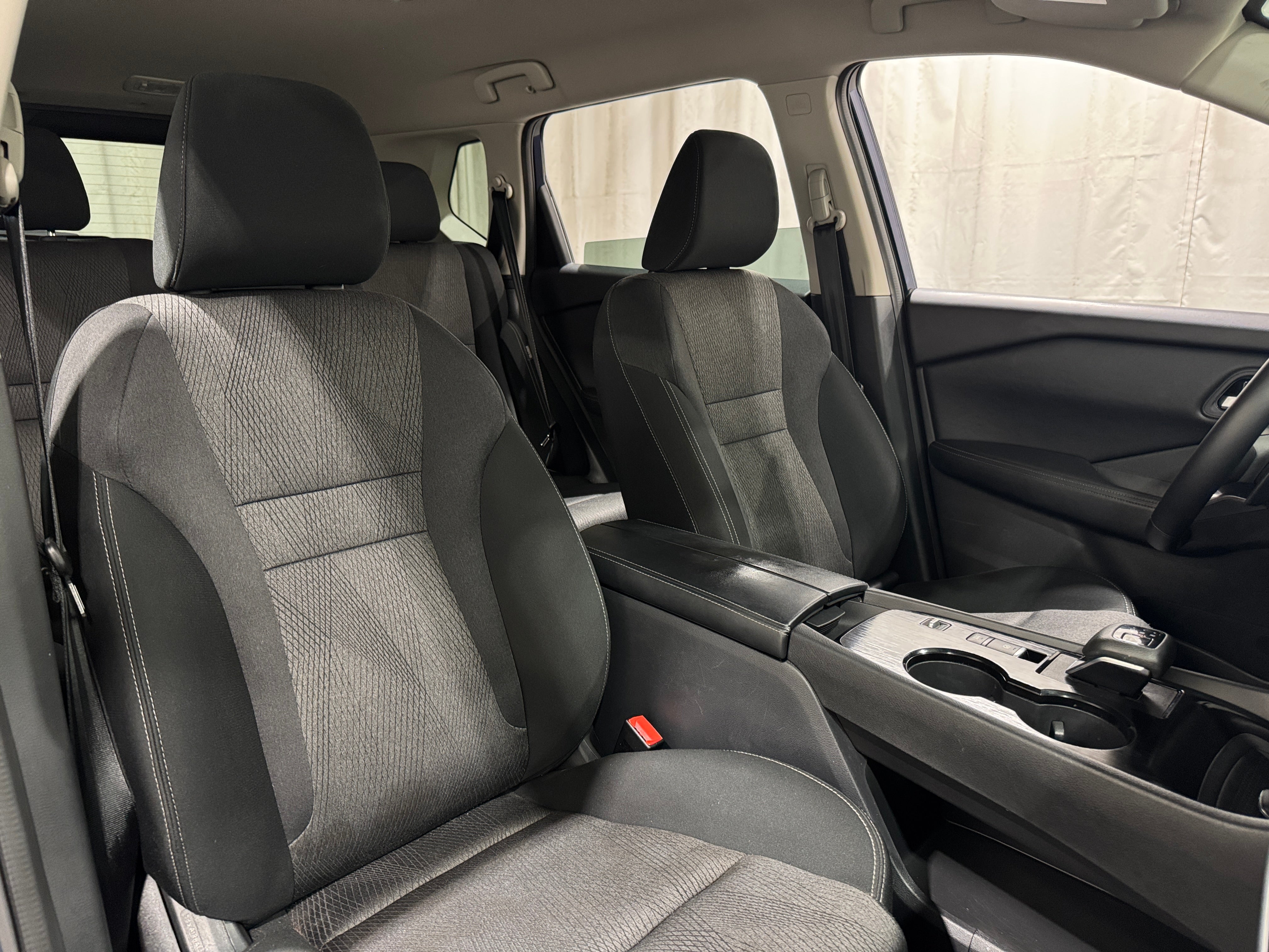 2025 Nissan Rogue SV - Photo 4
