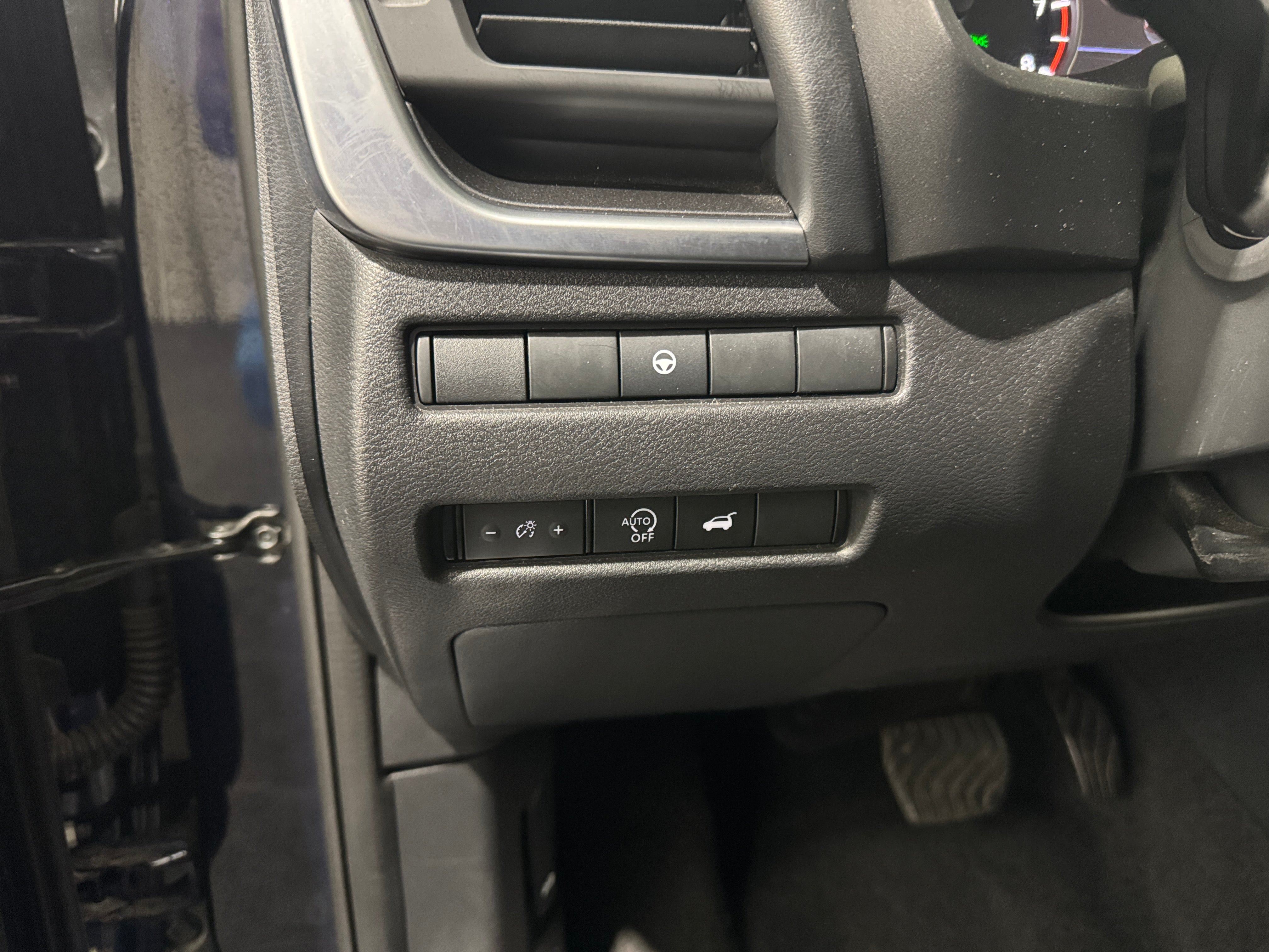 2025 Nissan Rogue SV - Photo 12