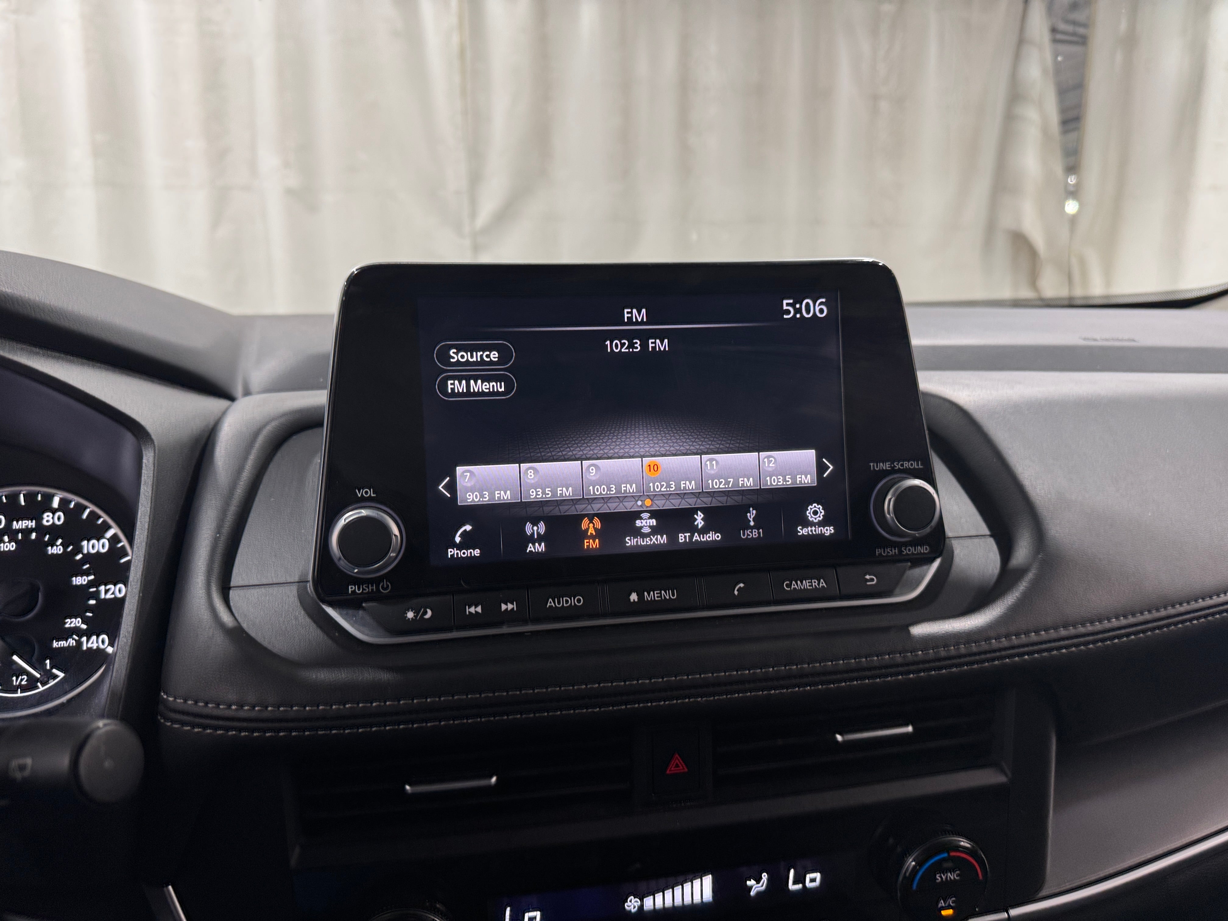 2025 Nissan Rogue SV - Photo 15