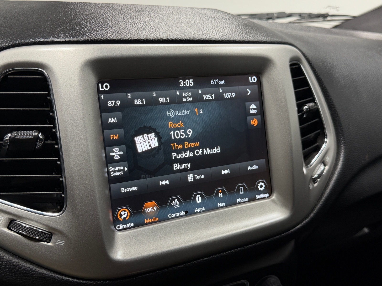 Thumbnail: 2021 Jeep Compass - 3