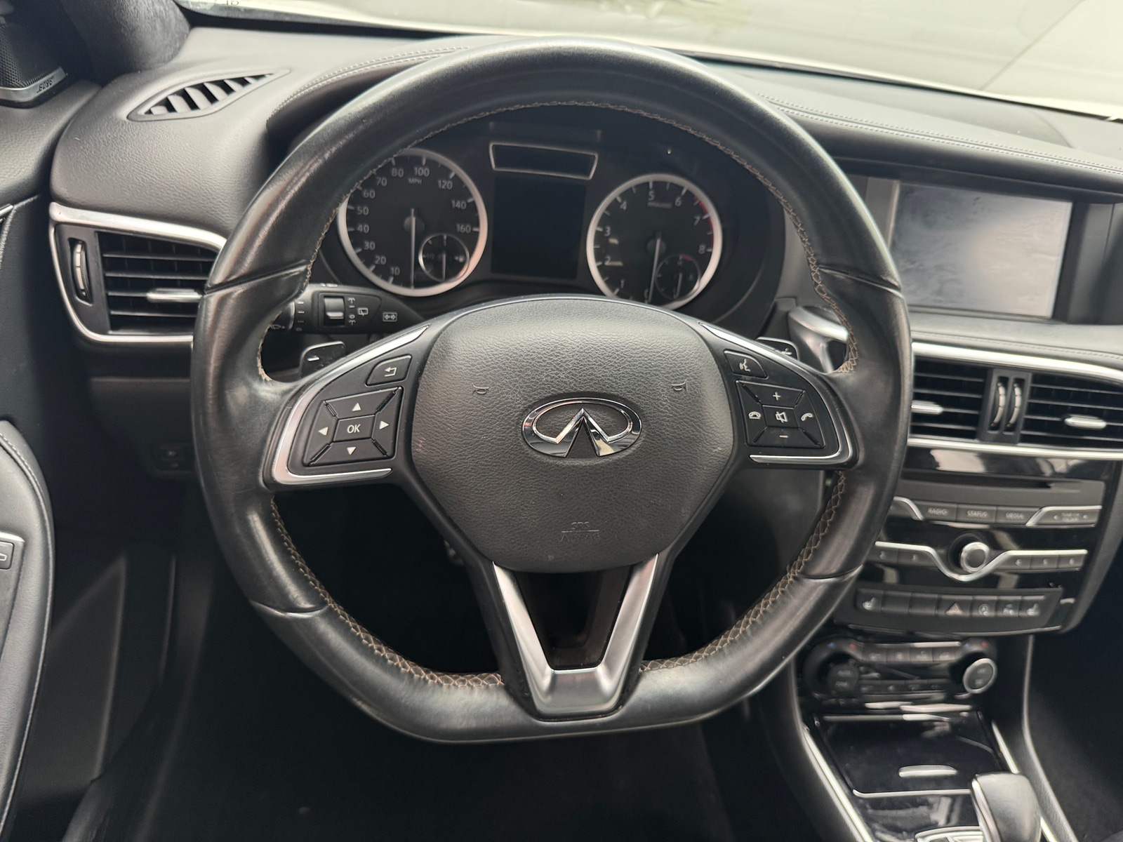 Thumbnail: 2018 INFINITI QX30 - 4