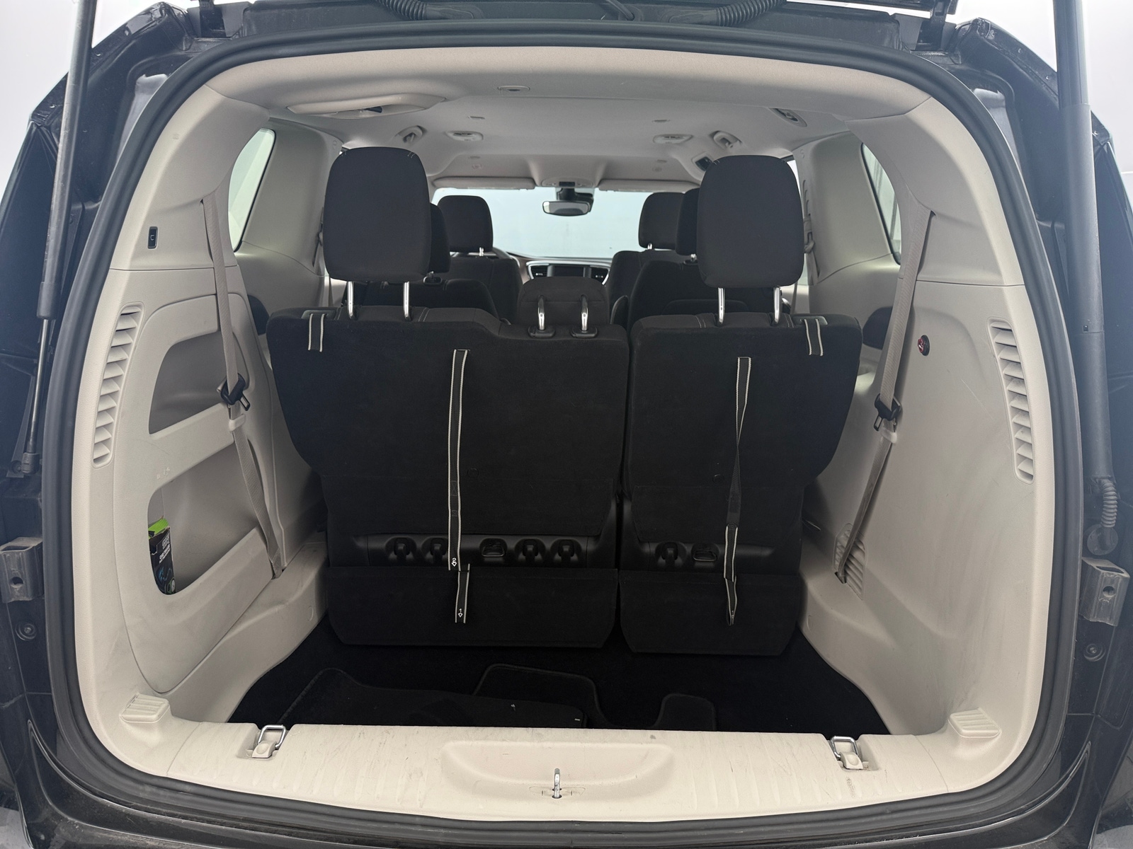 Thumbnail: 2024 Chrysler Voyager - 7