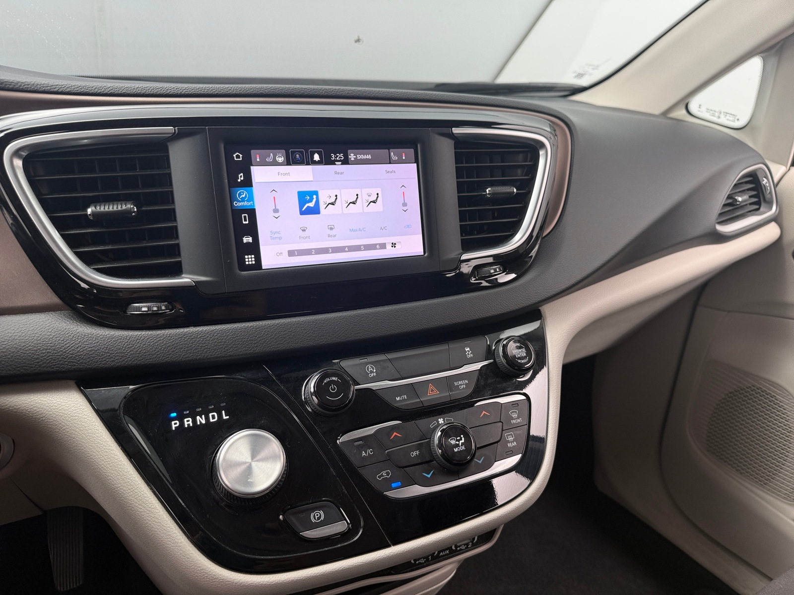 Thumbnail: 2024 Chrysler Voyager - 4