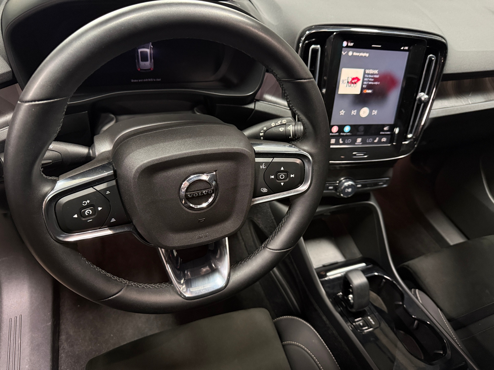 Thumbnail: 2023 Volvo XC40 - 5