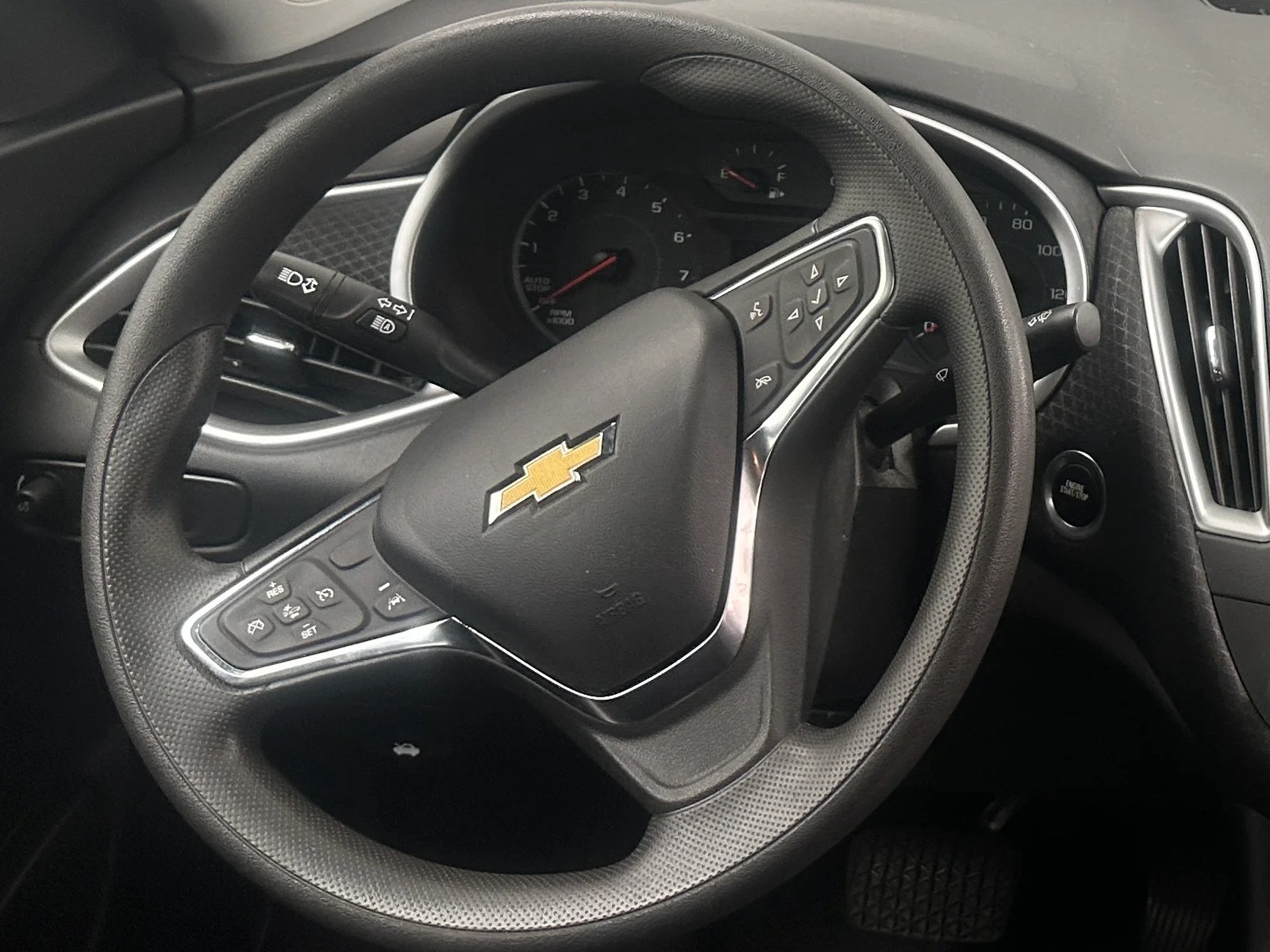 Thumbnail: 2023 Chevrolet Malibu - 5