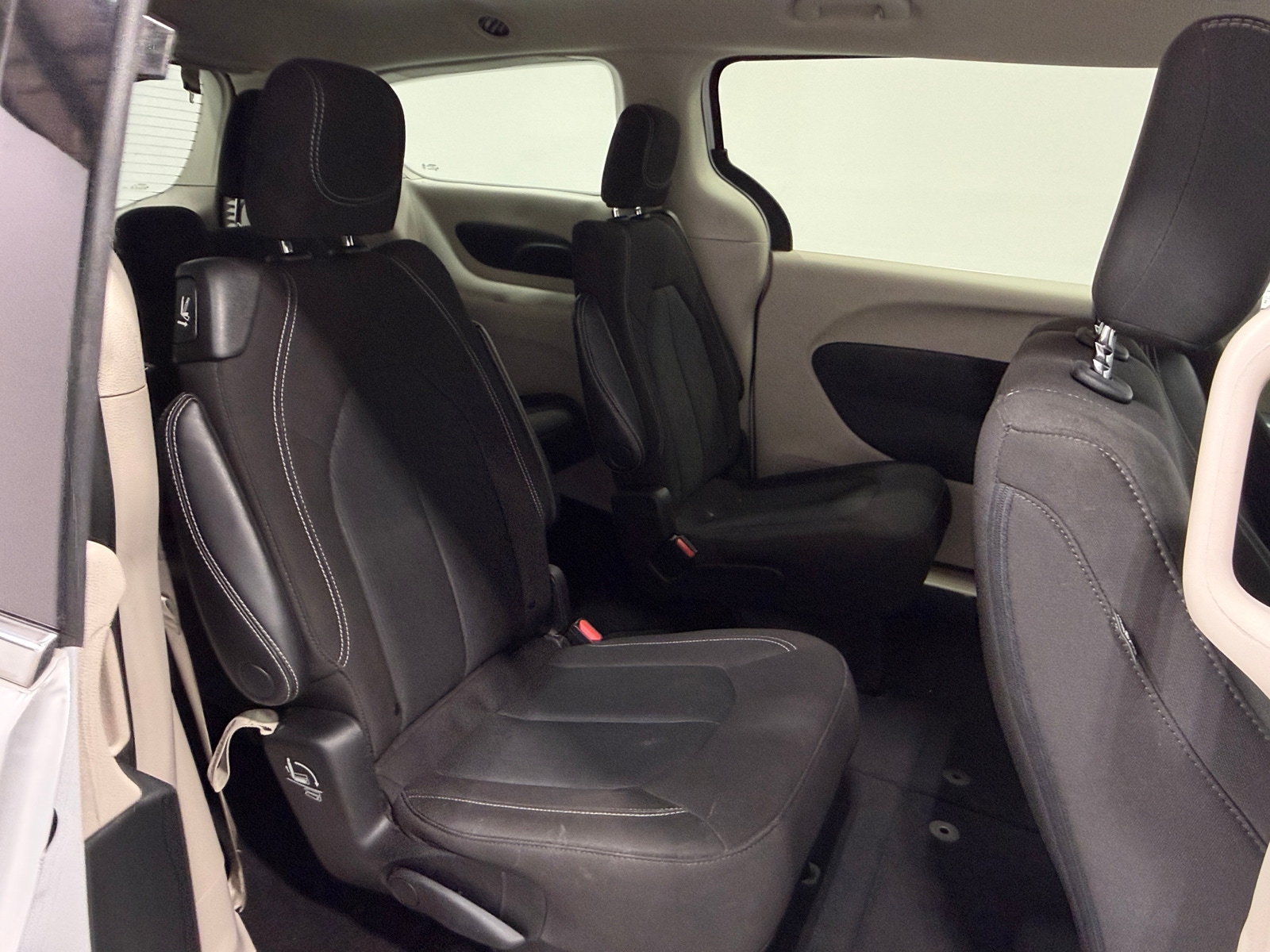 Thumbnail: 2023 Chrysler Voyager - 6