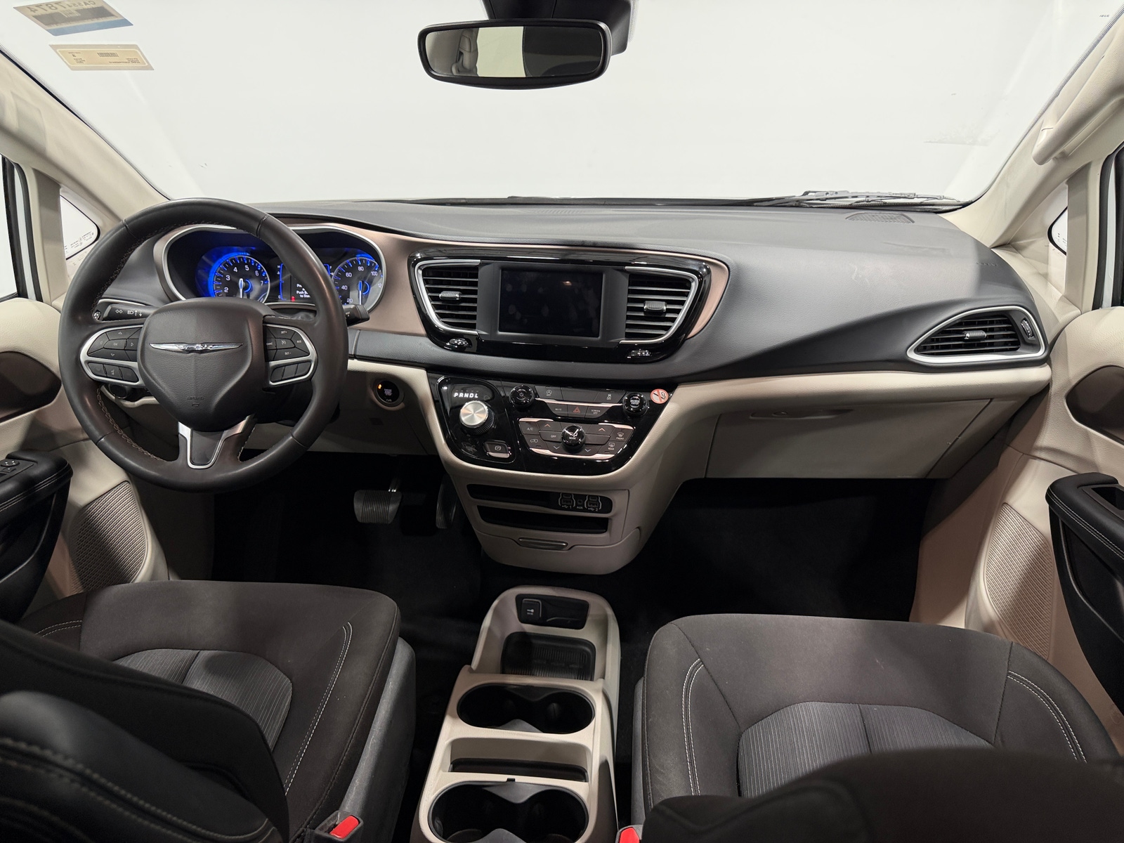 Thumbnail: 2023 Chrysler Voyager - 3