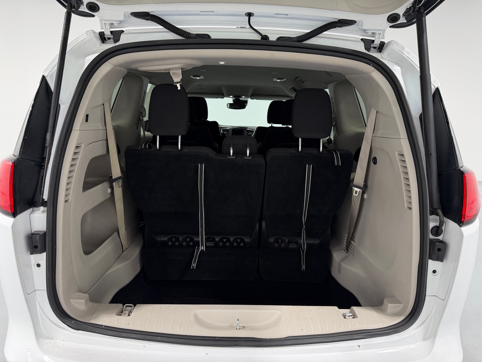 Thumbnail: 2023 Chrysler Voyager - 7