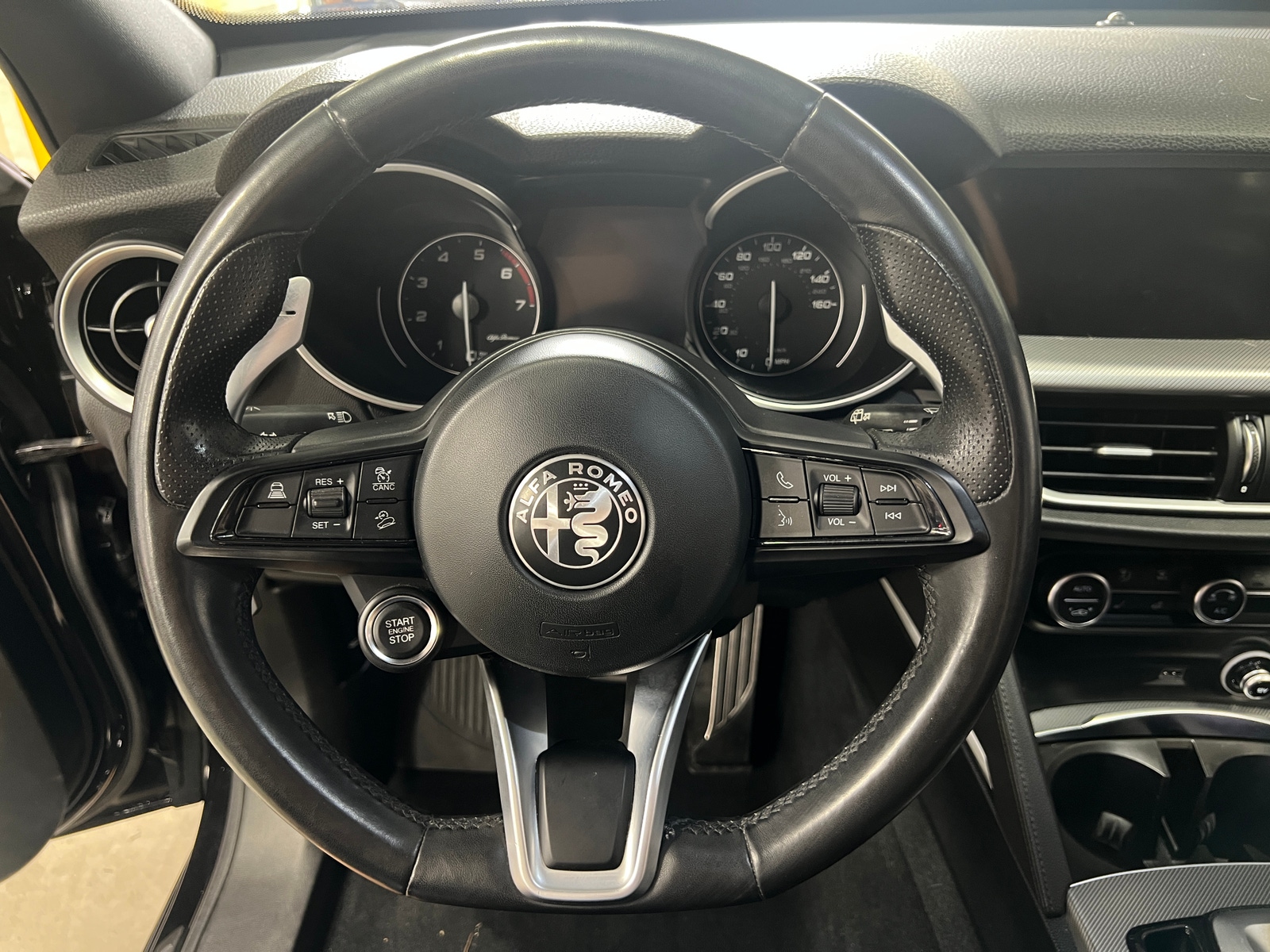Thumbnail: 2023 Alfa Romeo Stelvio - 4