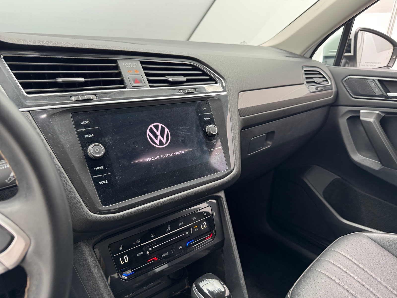 Thumbnail: 2023 Volkswagen Tiguan - 4