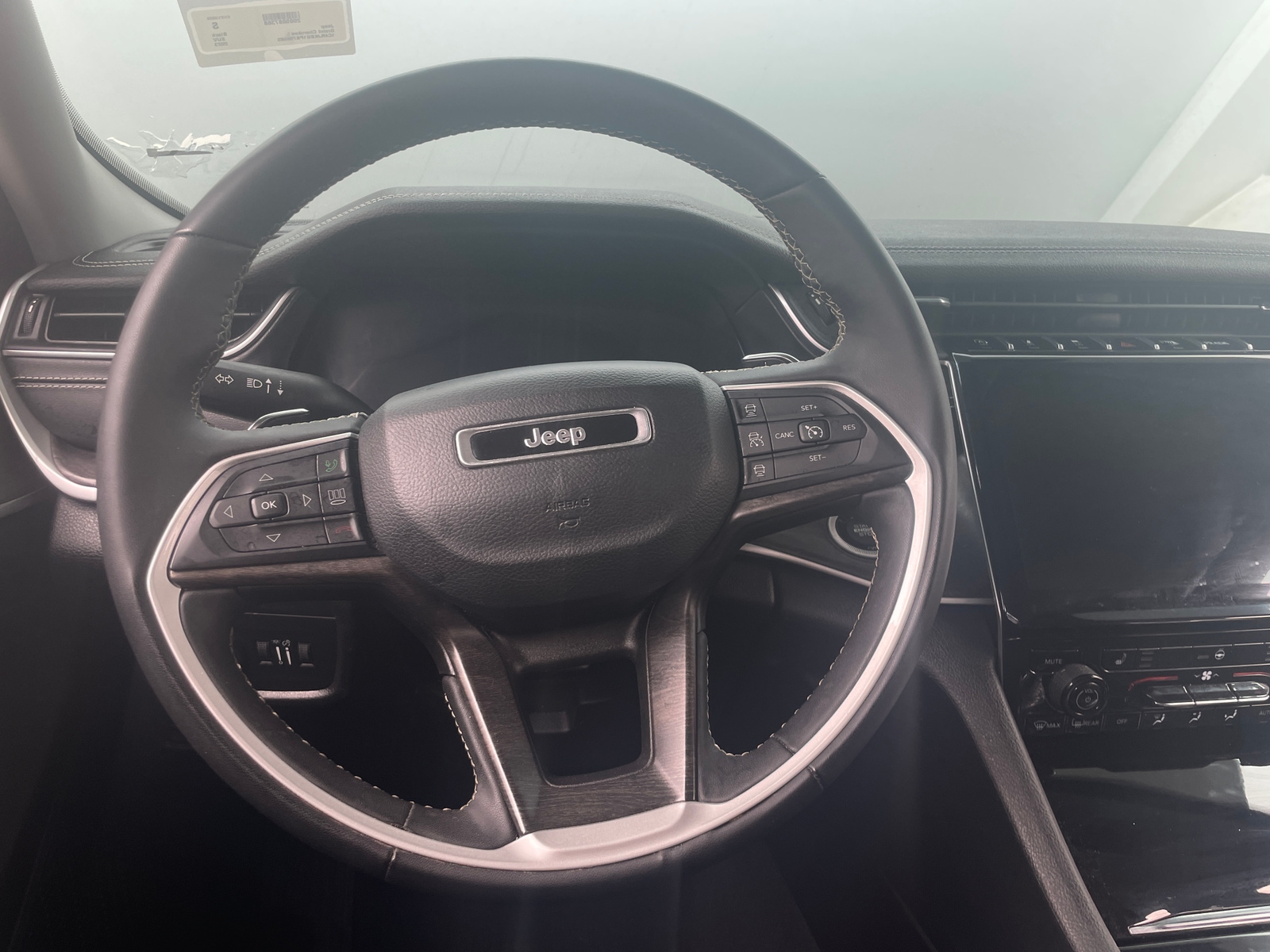 Thumbnail: 2023 Jeep Grand Cherokee L - 4
