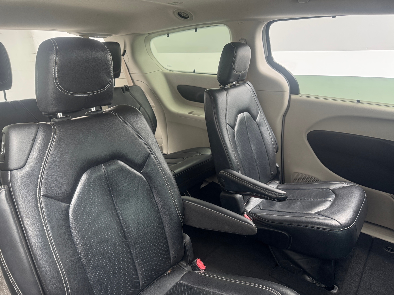 Thumbnail: 2022 Chrysler Pacifica - 5