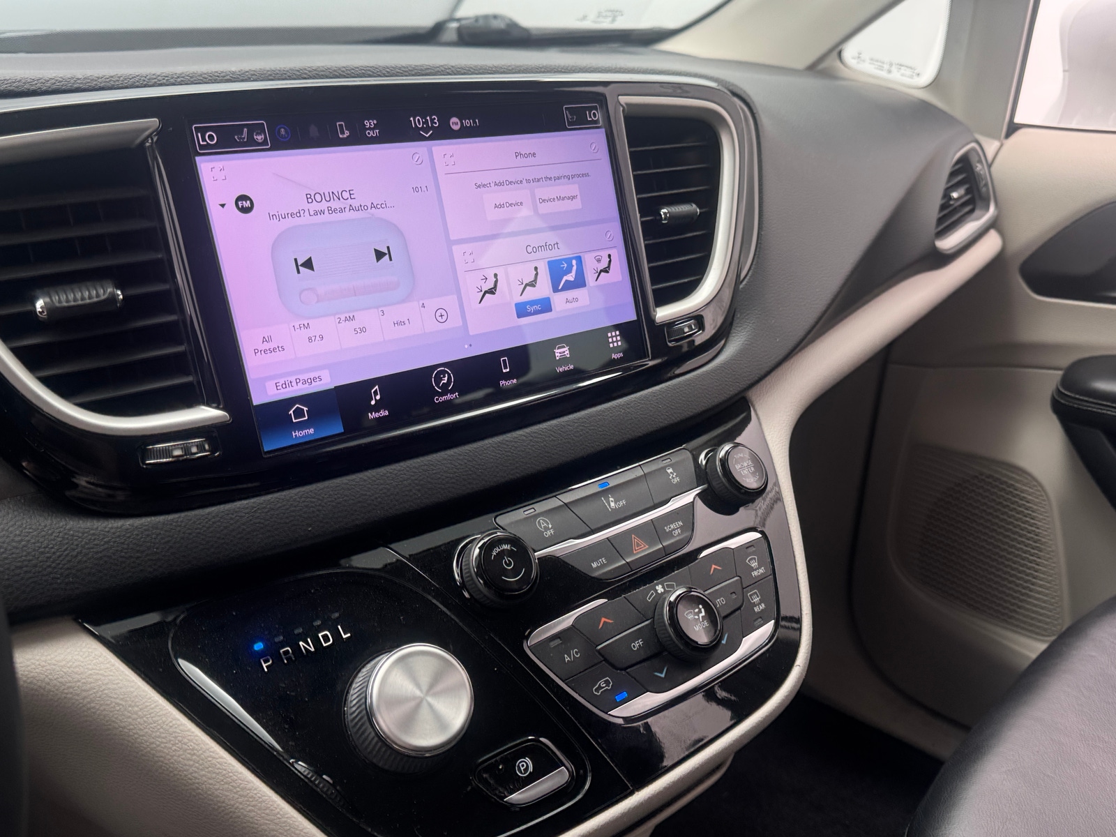 Thumbnail: 2022 Chrysler Pacifica - 3