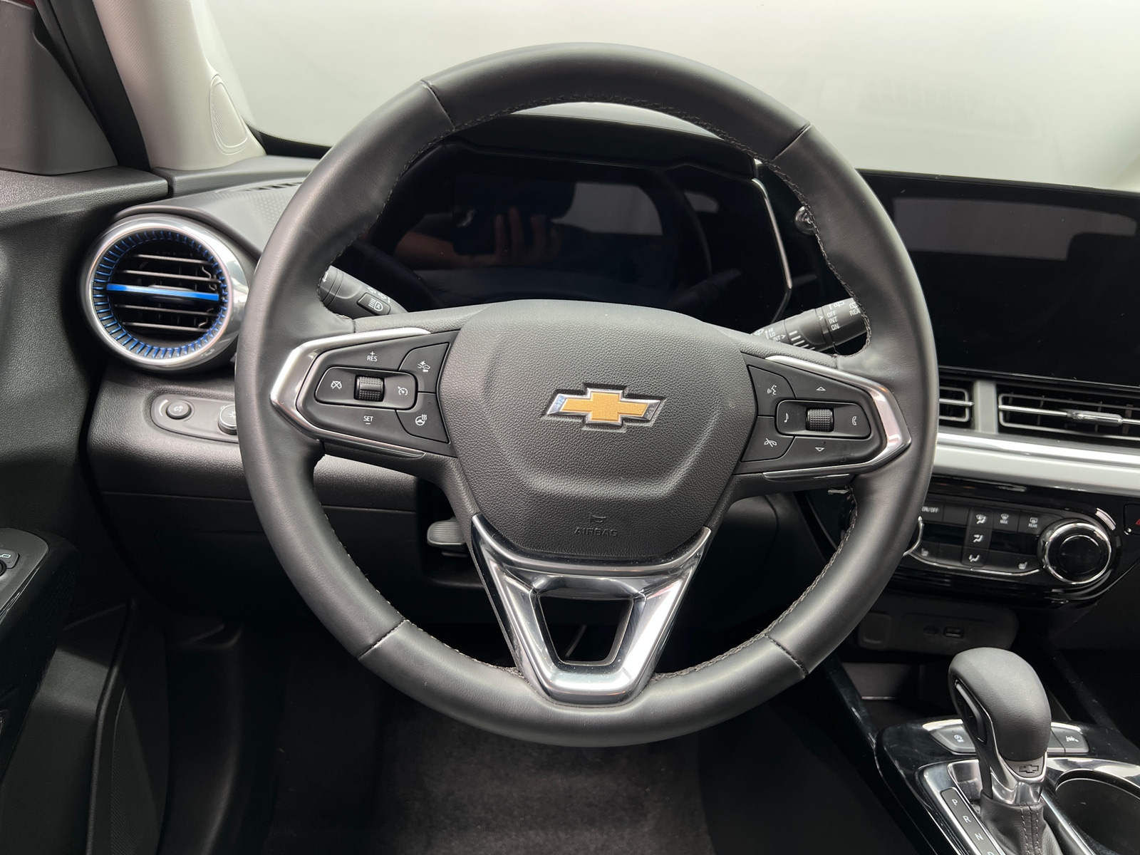 Thumbnail: 2025 Chevrolet Trax - 4