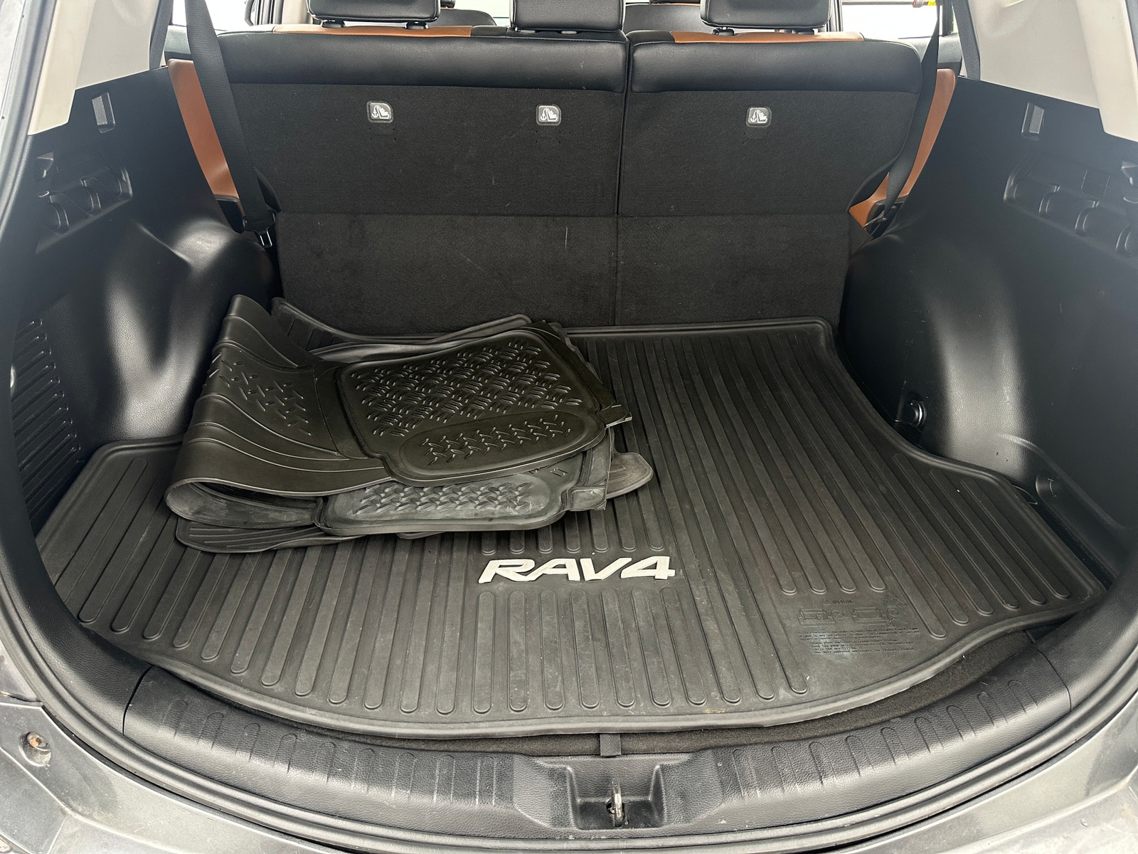 Thumbnail: 2017 Toyota RAV4 - 7