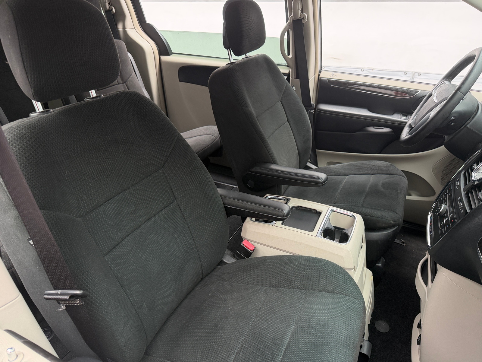 Thumbnail: 2012 Chrysler Town & Country - 2