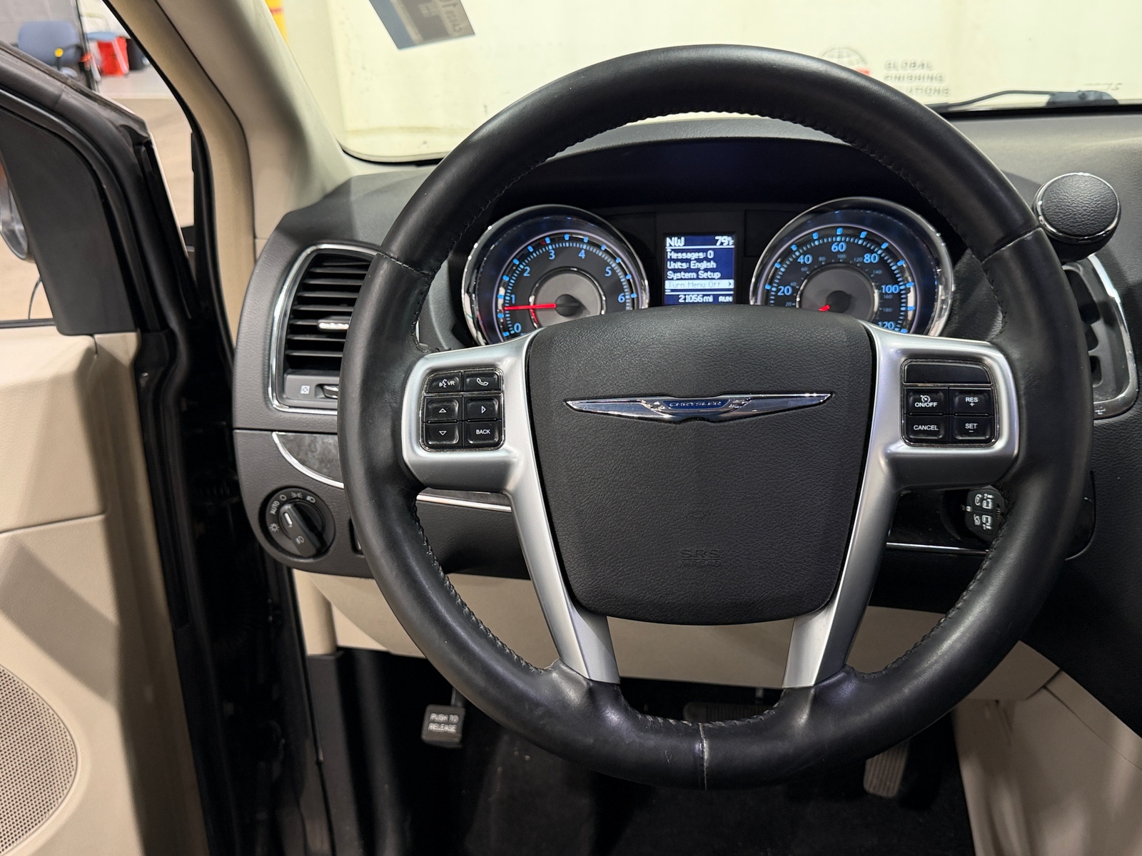 Thumbnail: 2012 Chrysler Town & Country - 5