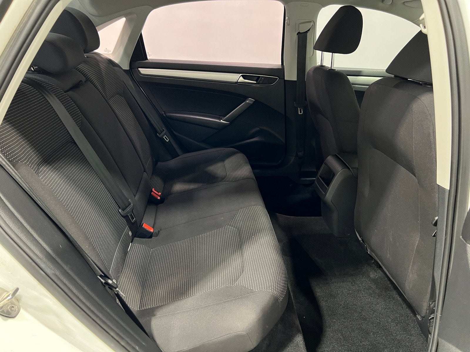 Thumbnail: 2016 Volkswagen Passat - 6