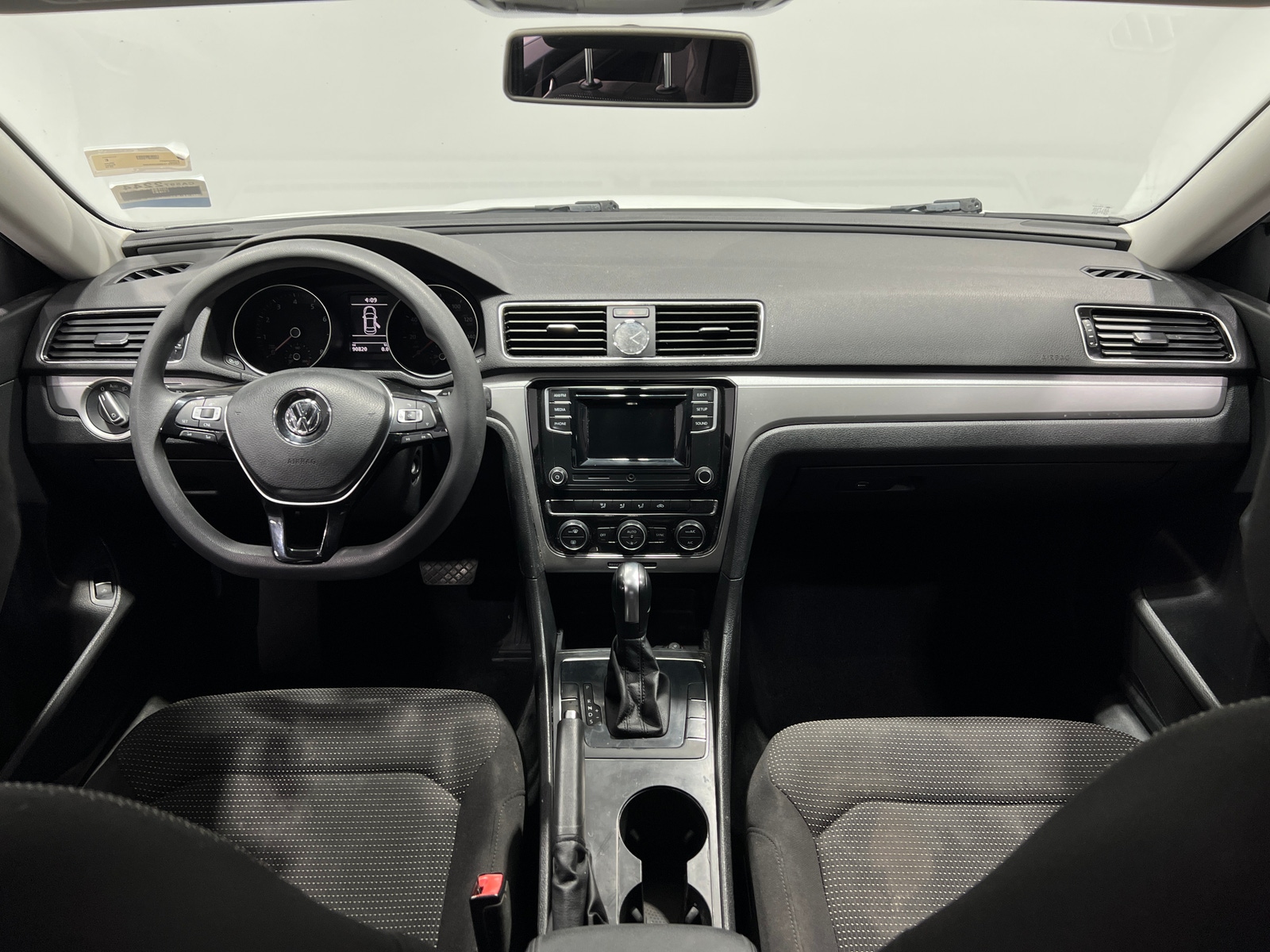 Thumbnail: 2016 Volkswagen Passat - 3