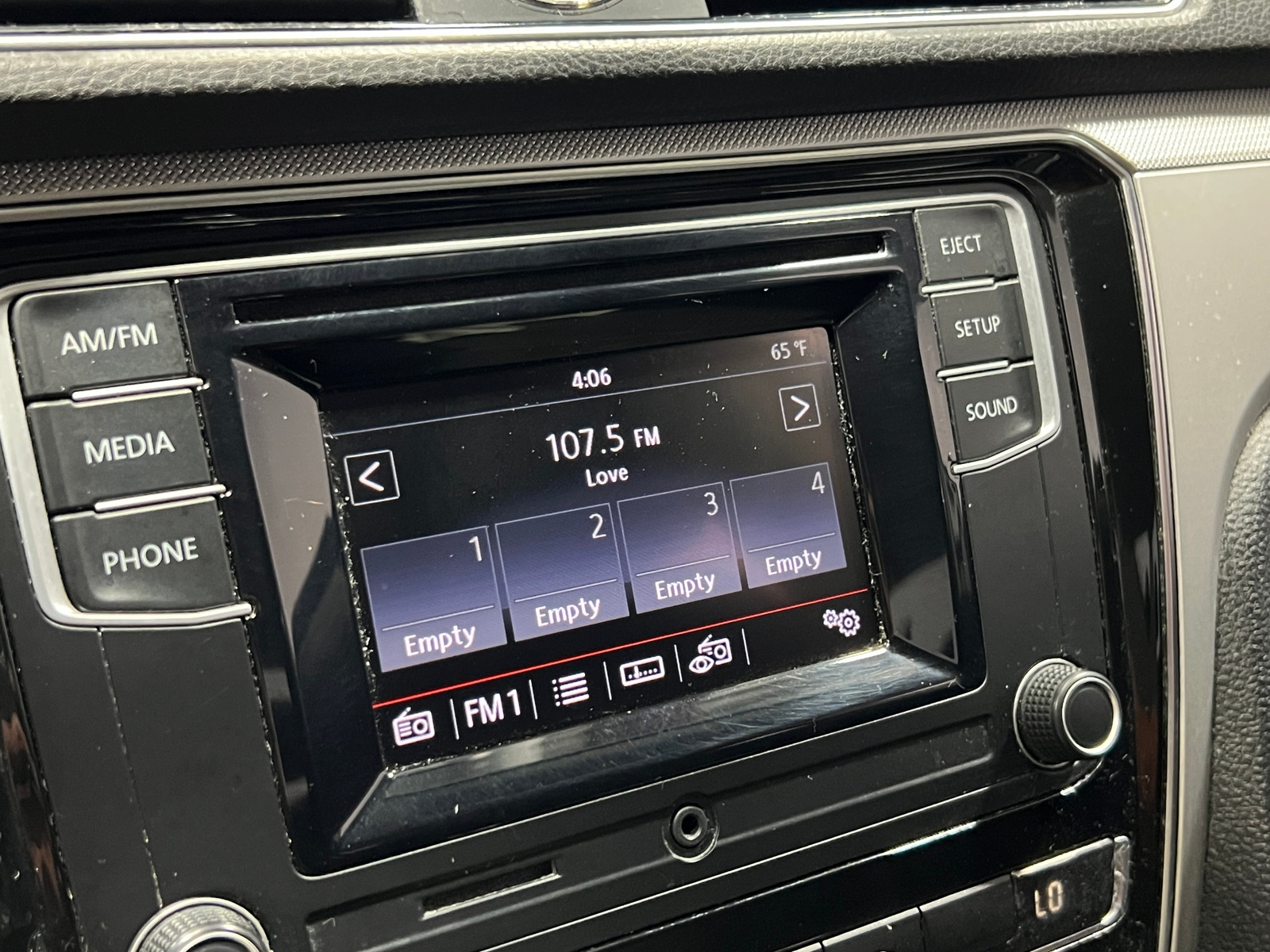 Thumbnail: 2016 Volkswagen Passat - 4