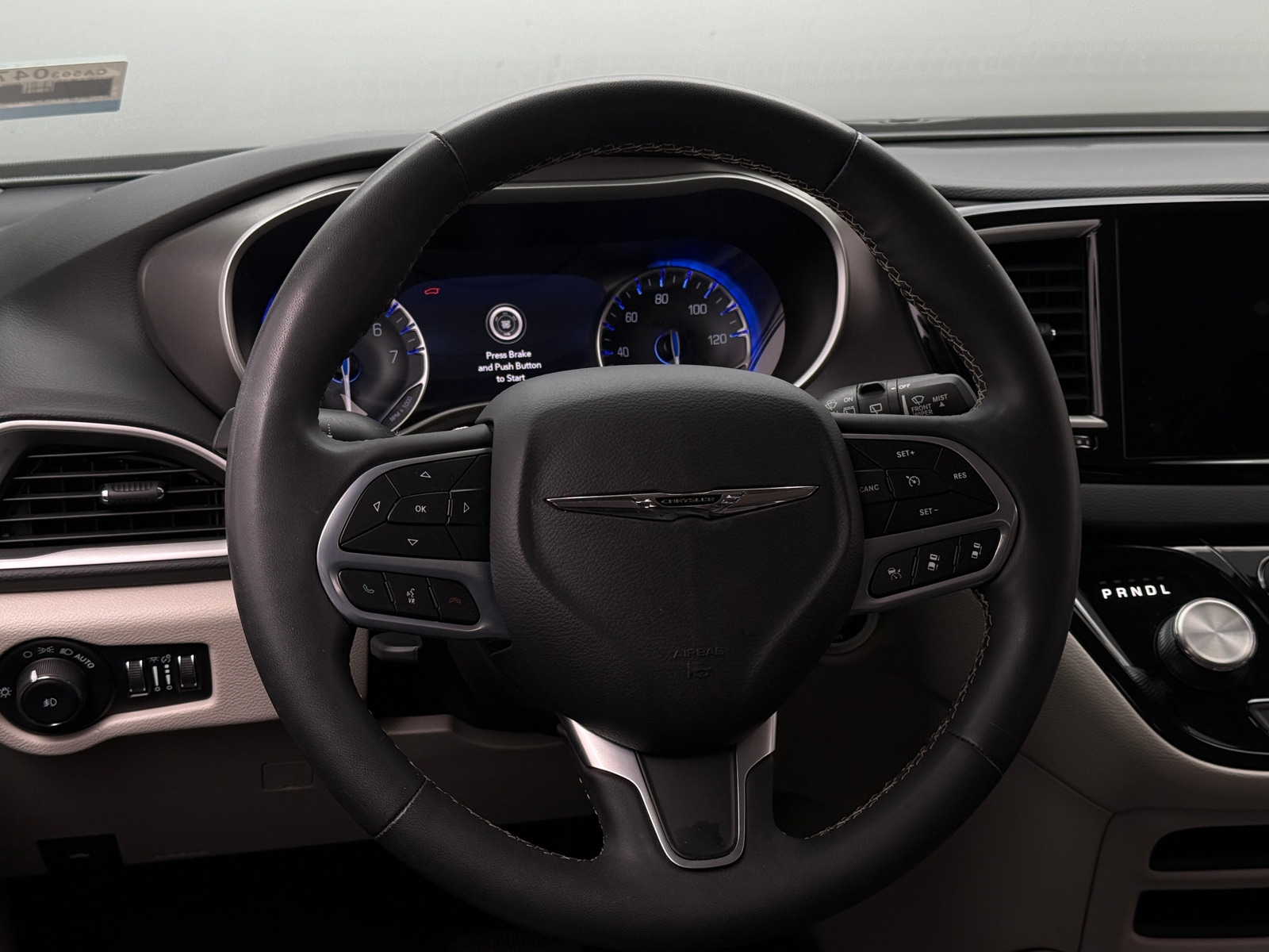 Thumbnail: 2023 Chrysler Pacifica - 4