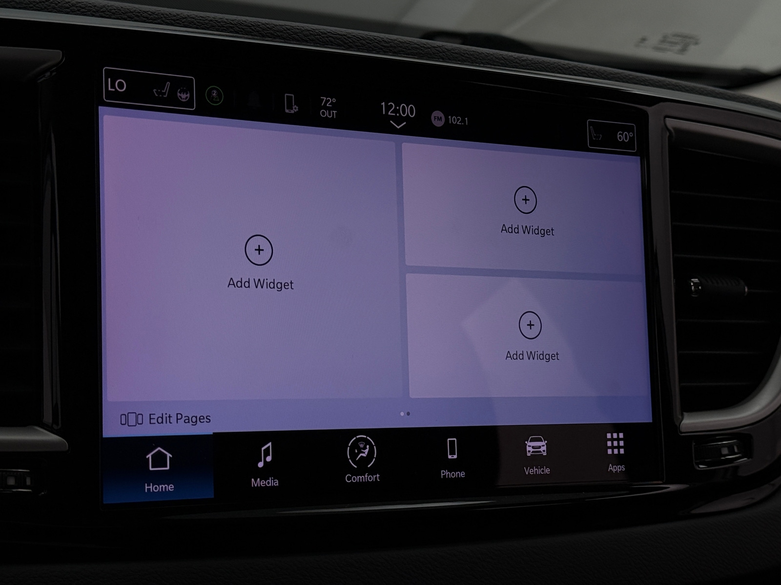 Thumbnail: 2023 Chrysler Pacifica - 3