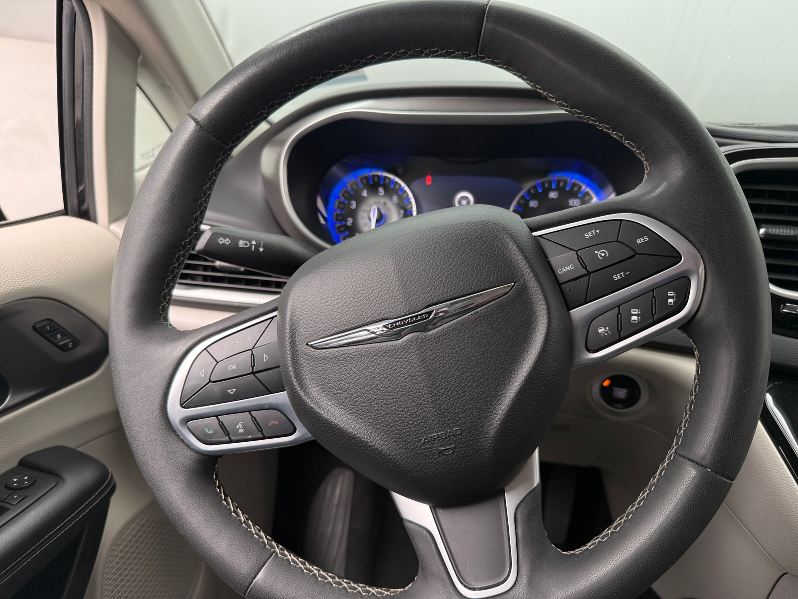 Thumbnail: 2024 Chrysler Pacifica - 4