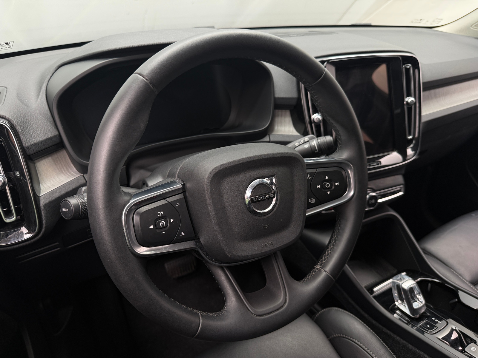 Thumbnail: 2024 Volvo XC40 - 4