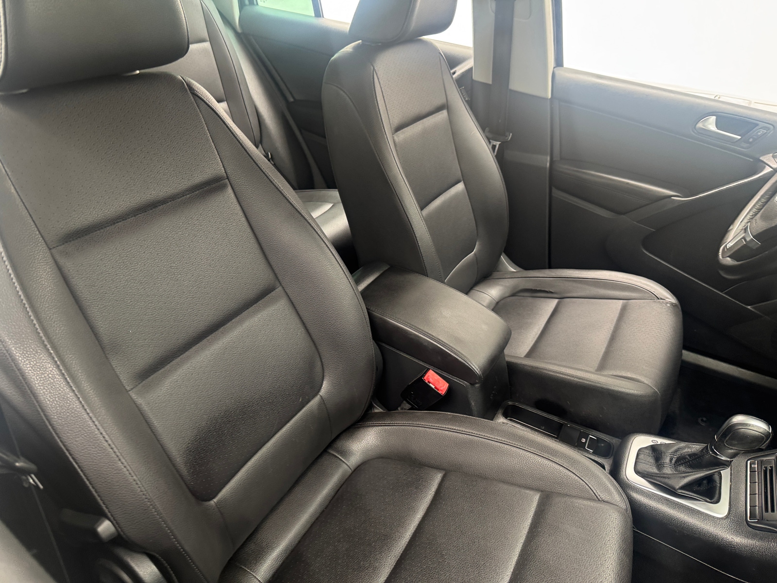 Thumbnail: 2014 Volkswagen Tiguan - 2