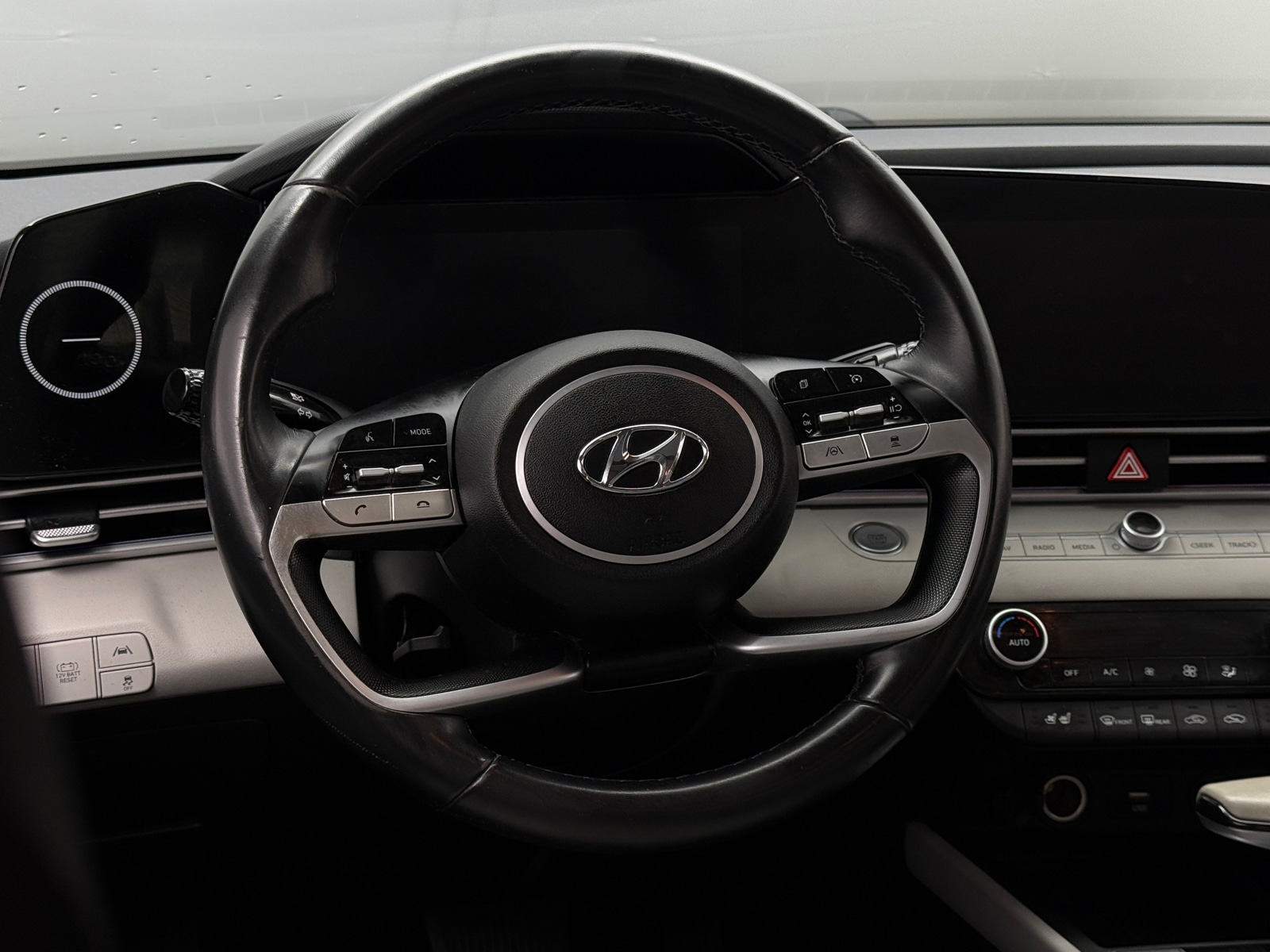 Thumbnail: 2022 Hyundai Elantra - 4
