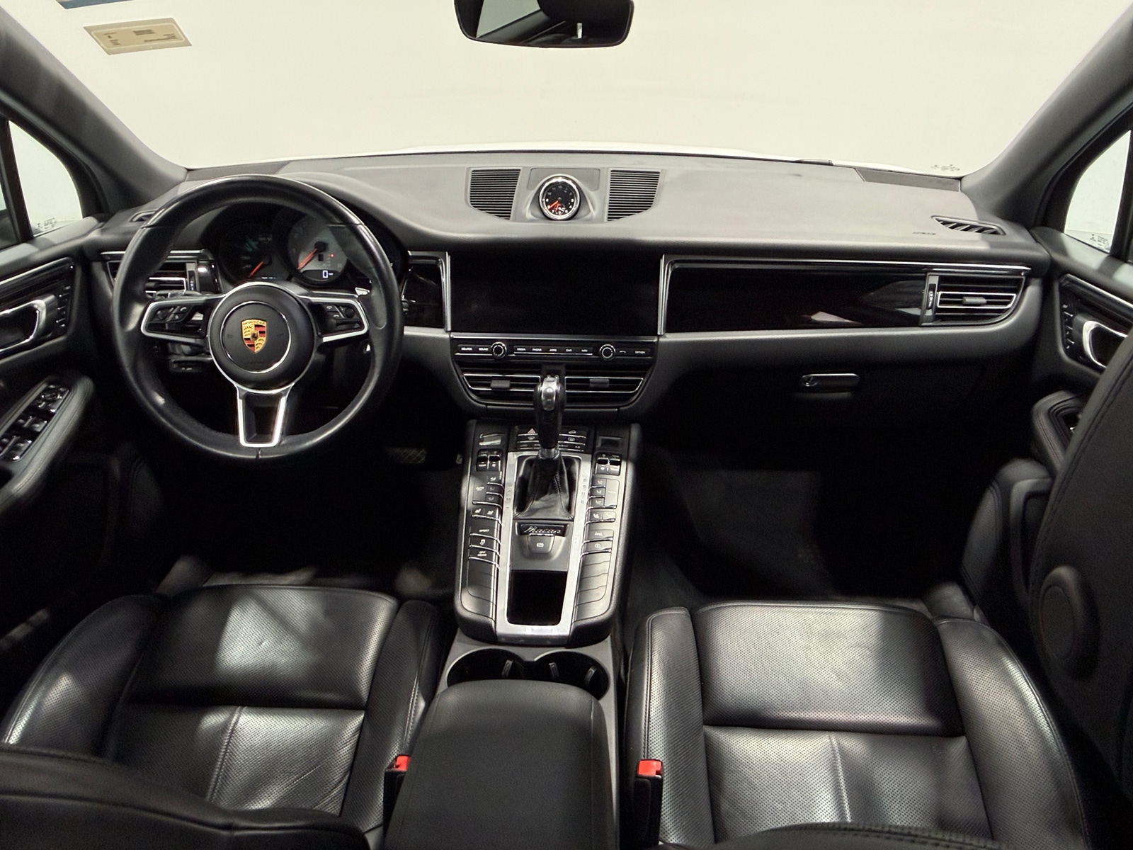 Thumbnail: 2021 Porsche Macan - 2