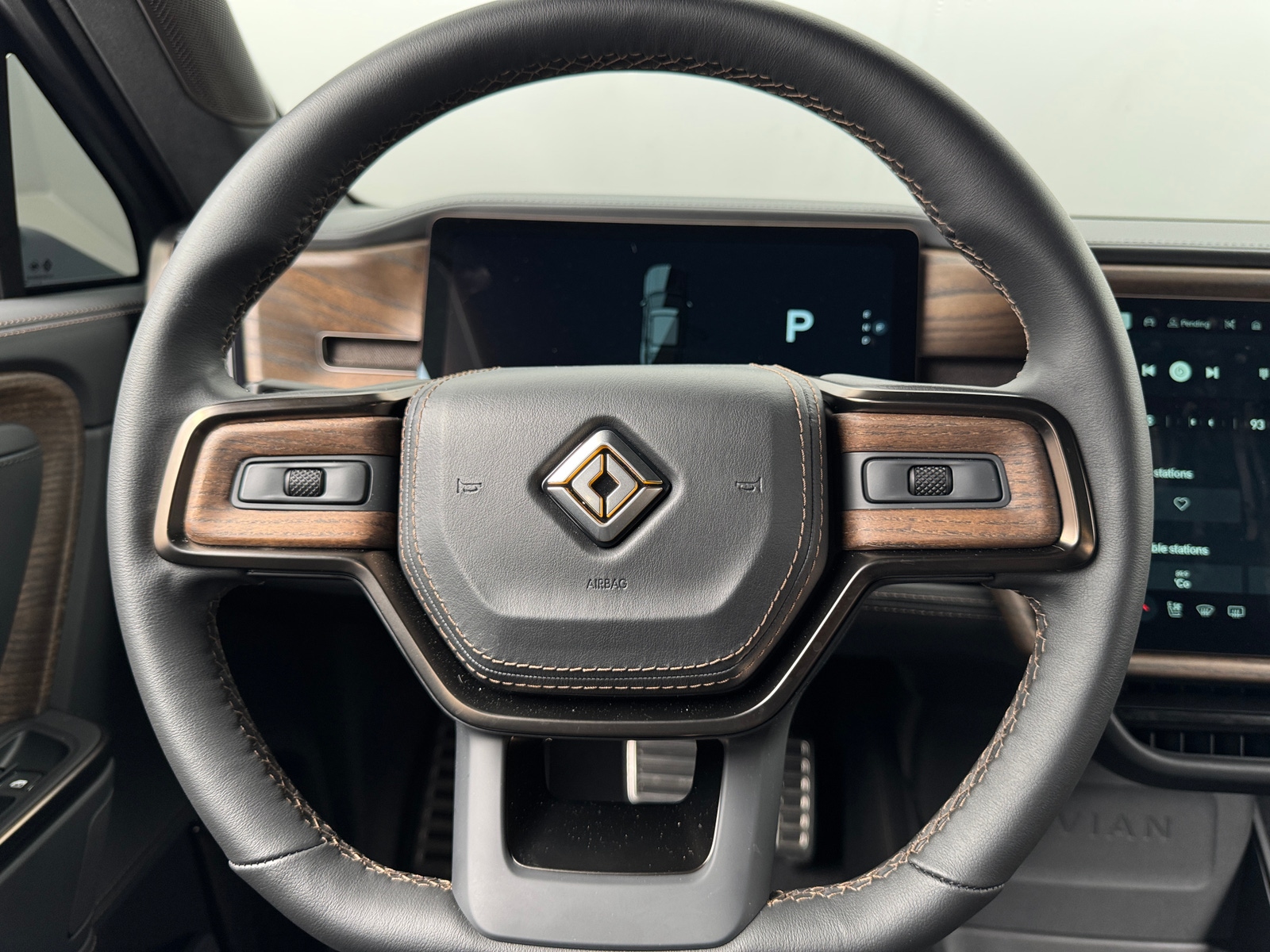 Thumbnail: 2026 Rivian R1S - 4