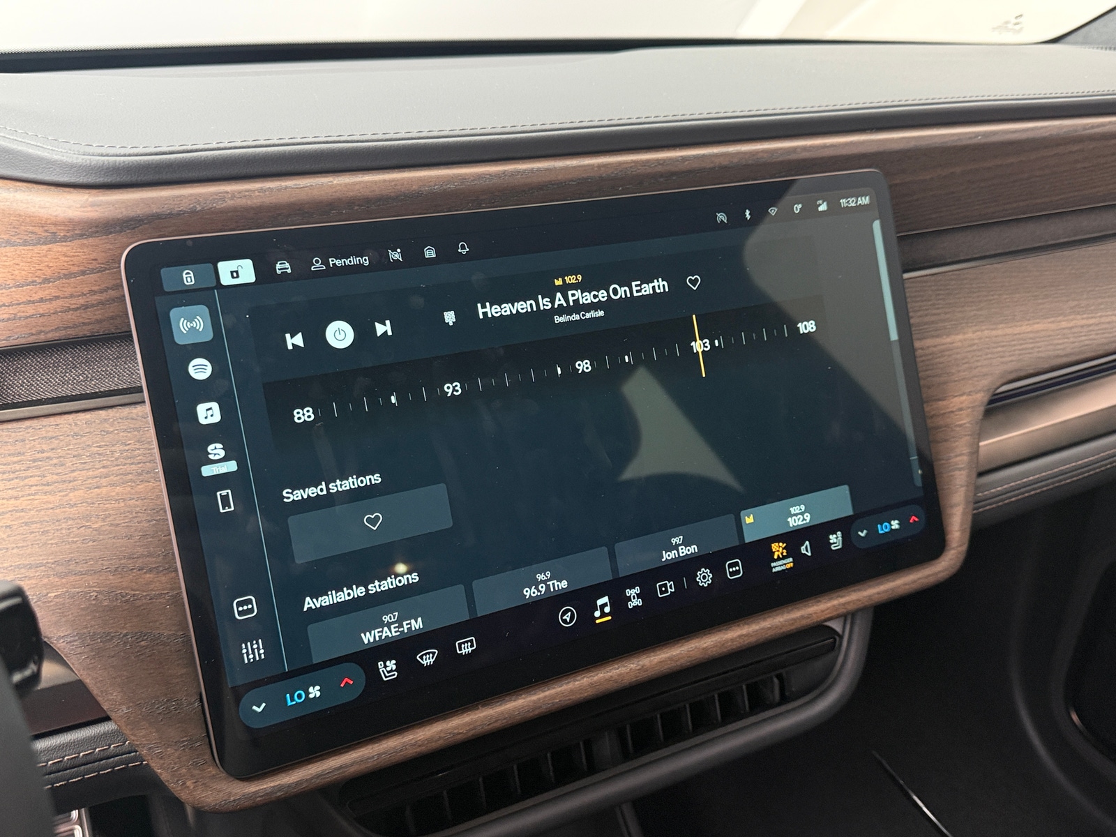 Thumbnail: 2026 Rivian R1S - 3