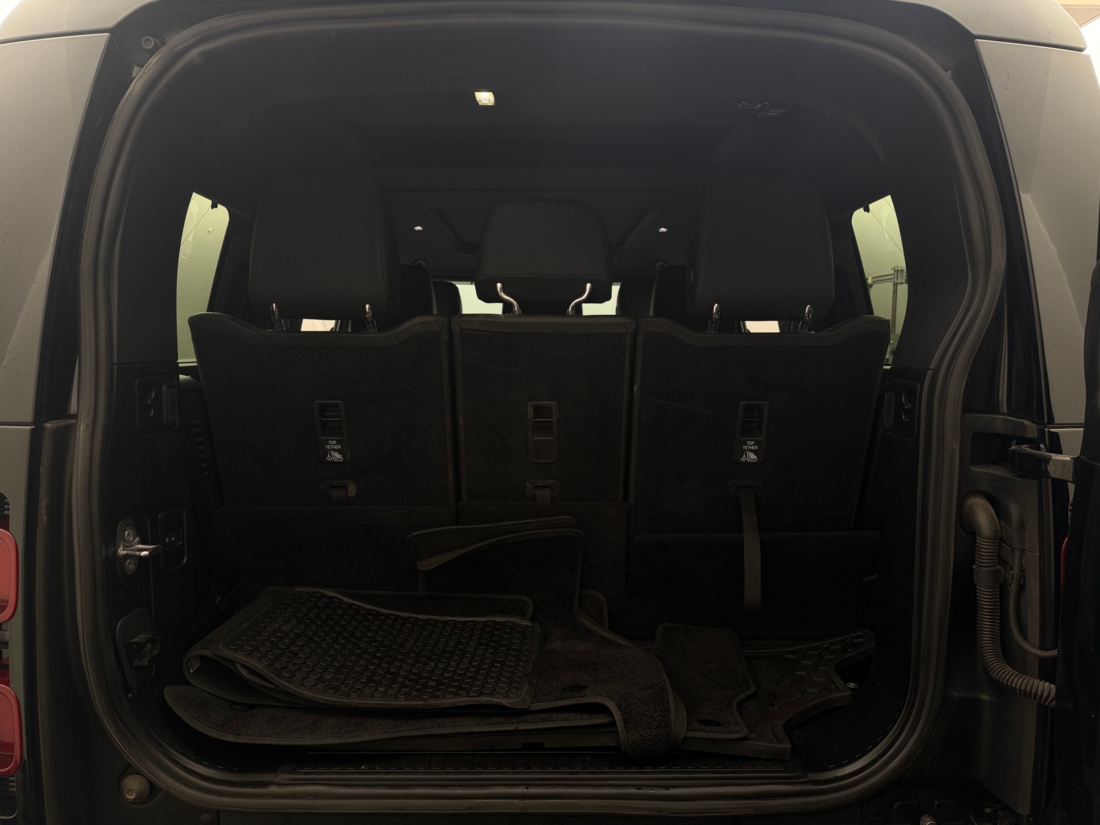 Thumbnail: 2023 Land Rover Defender - 6