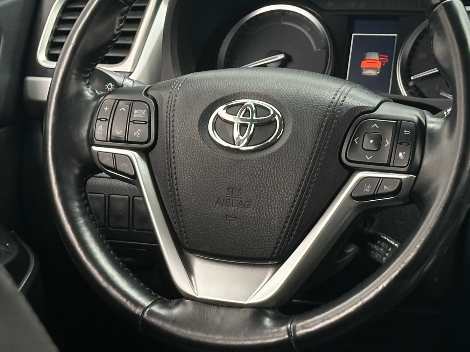 Thumbnail: 2017 Toyota Highlander - 4