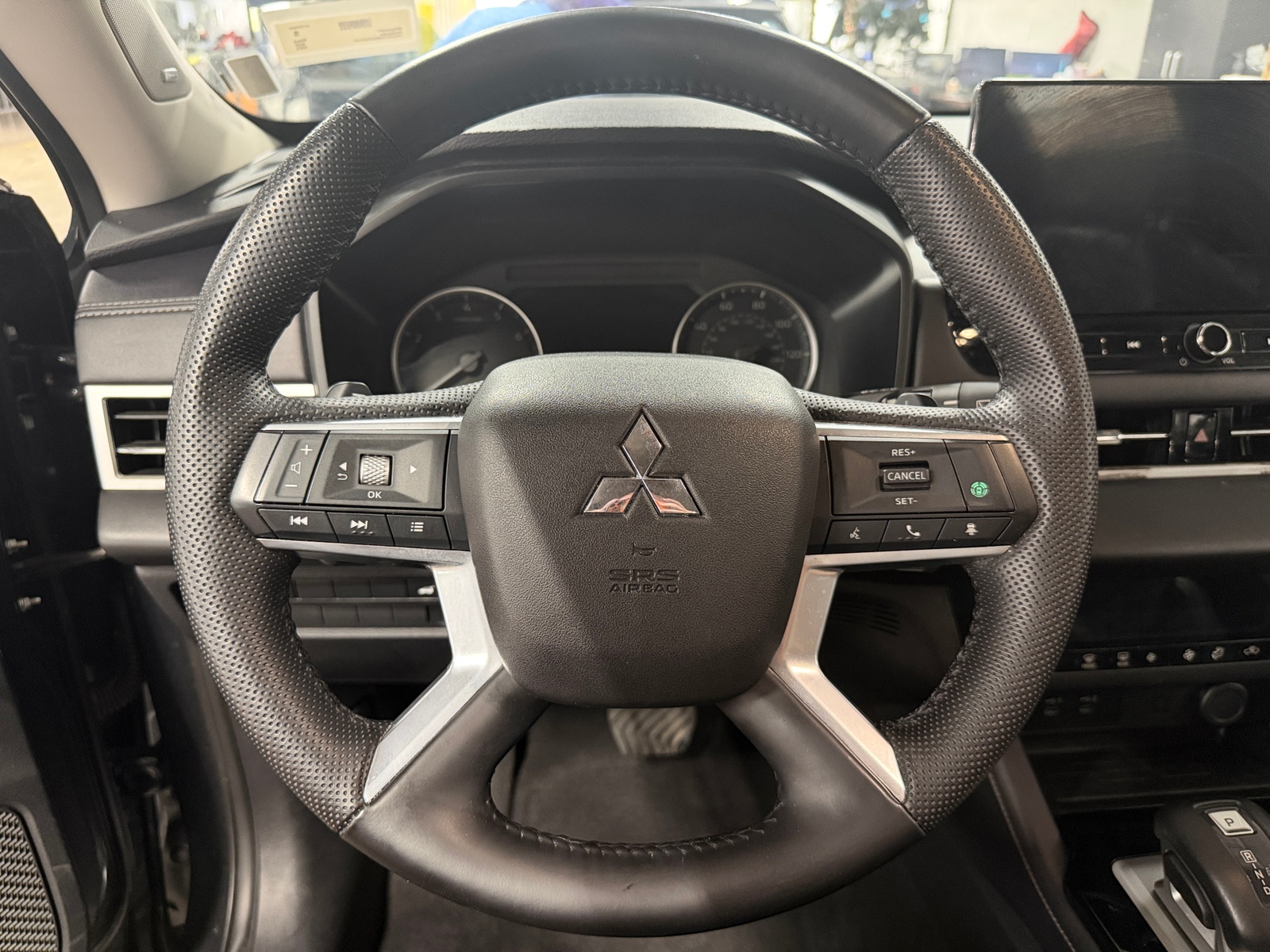 Thumbnail: 2025 Mitsubishi Outlander - 4
