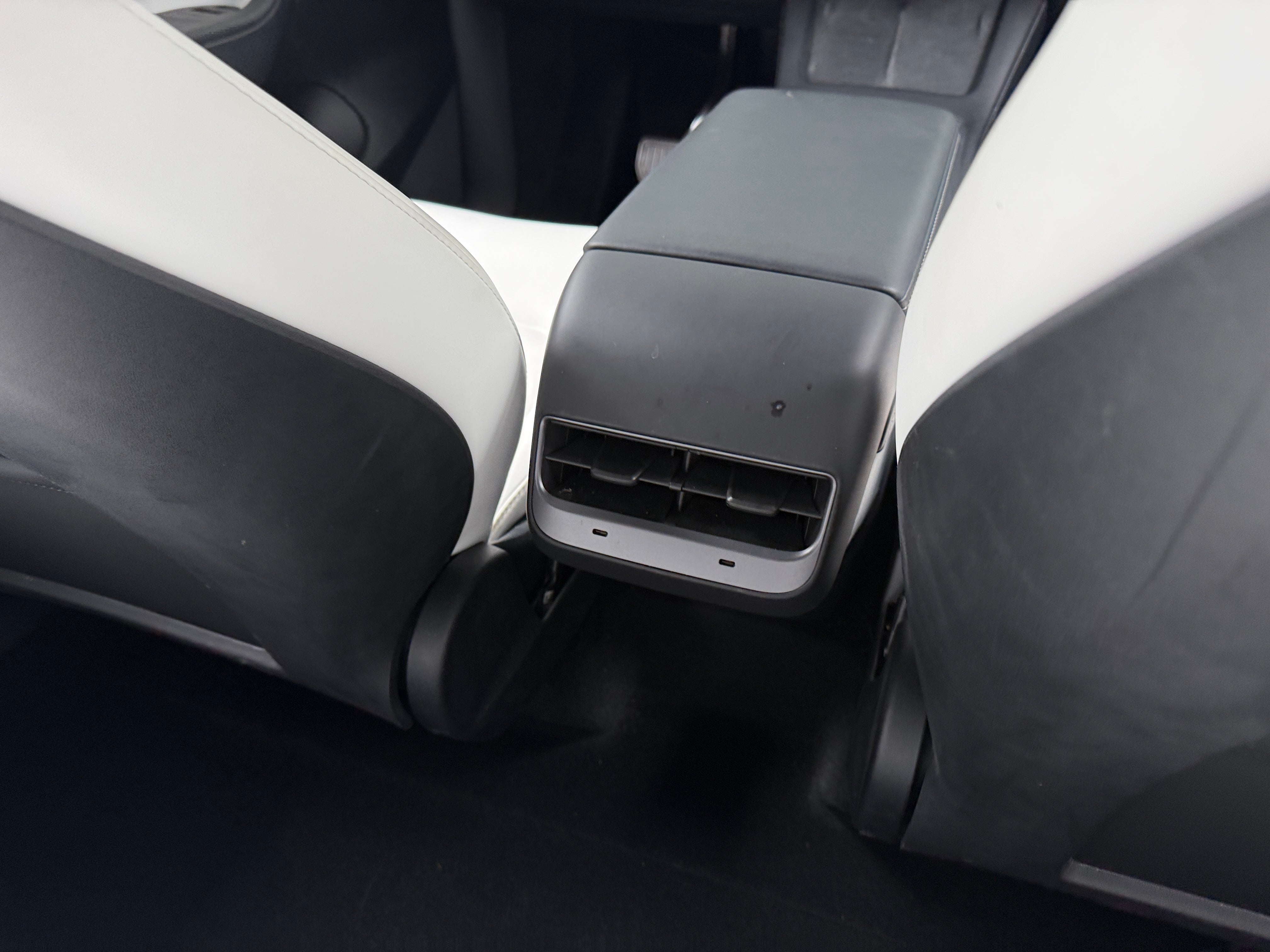 Used 2022 Tesla Model Y Long Range with VIN 7SAYGDEE8NF426461 for sale in Pewaukee, WI