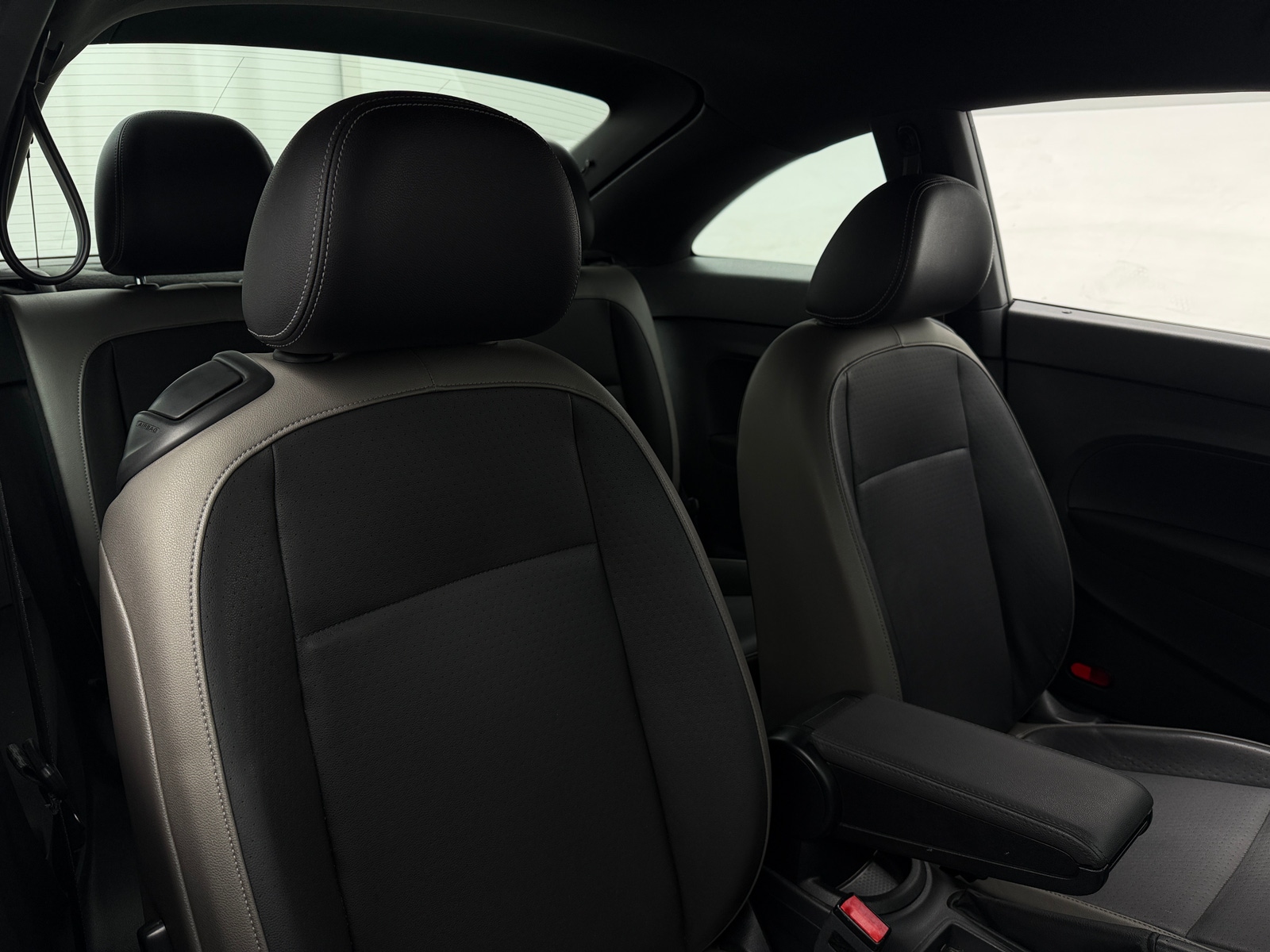 Thumbnail: 2015 Volkswagen Beetle - 2
